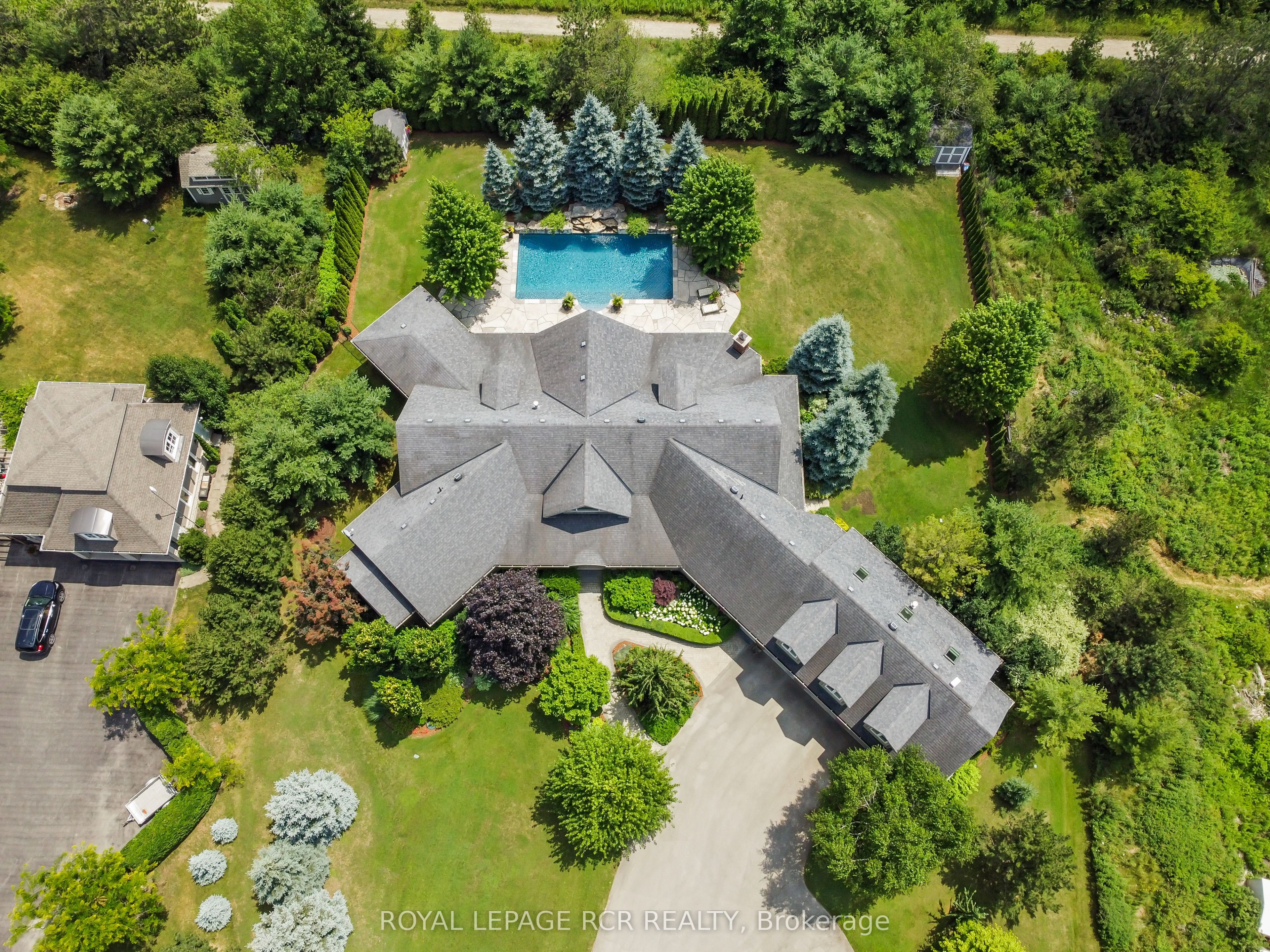 9727 Dundas Street in Erin, Ontario