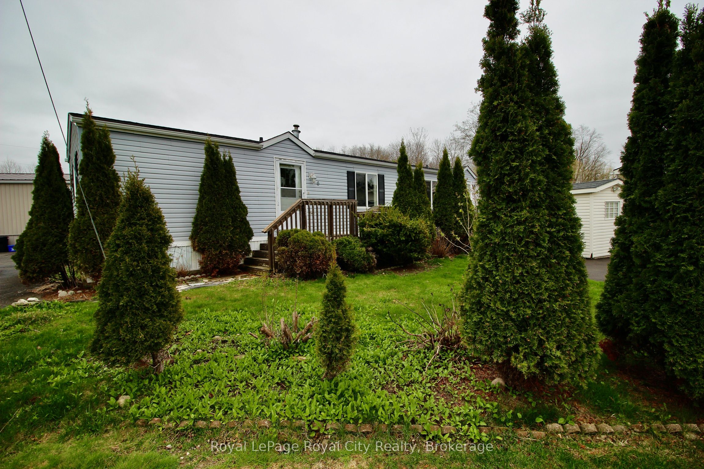 6 Olympia Avenue in Puslinch, Ontario