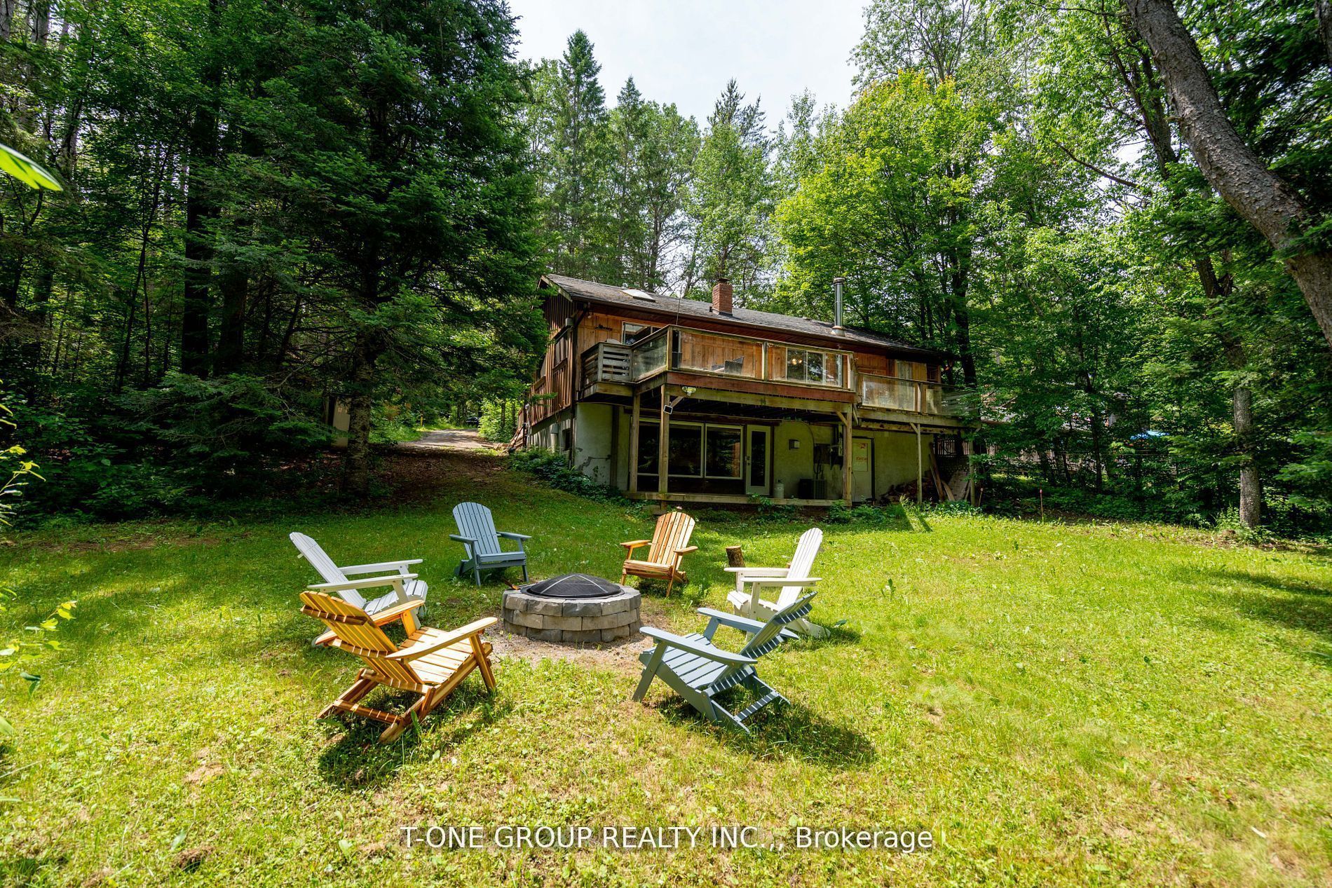 10 Riverside Court in Hastings Highlands, Ontario