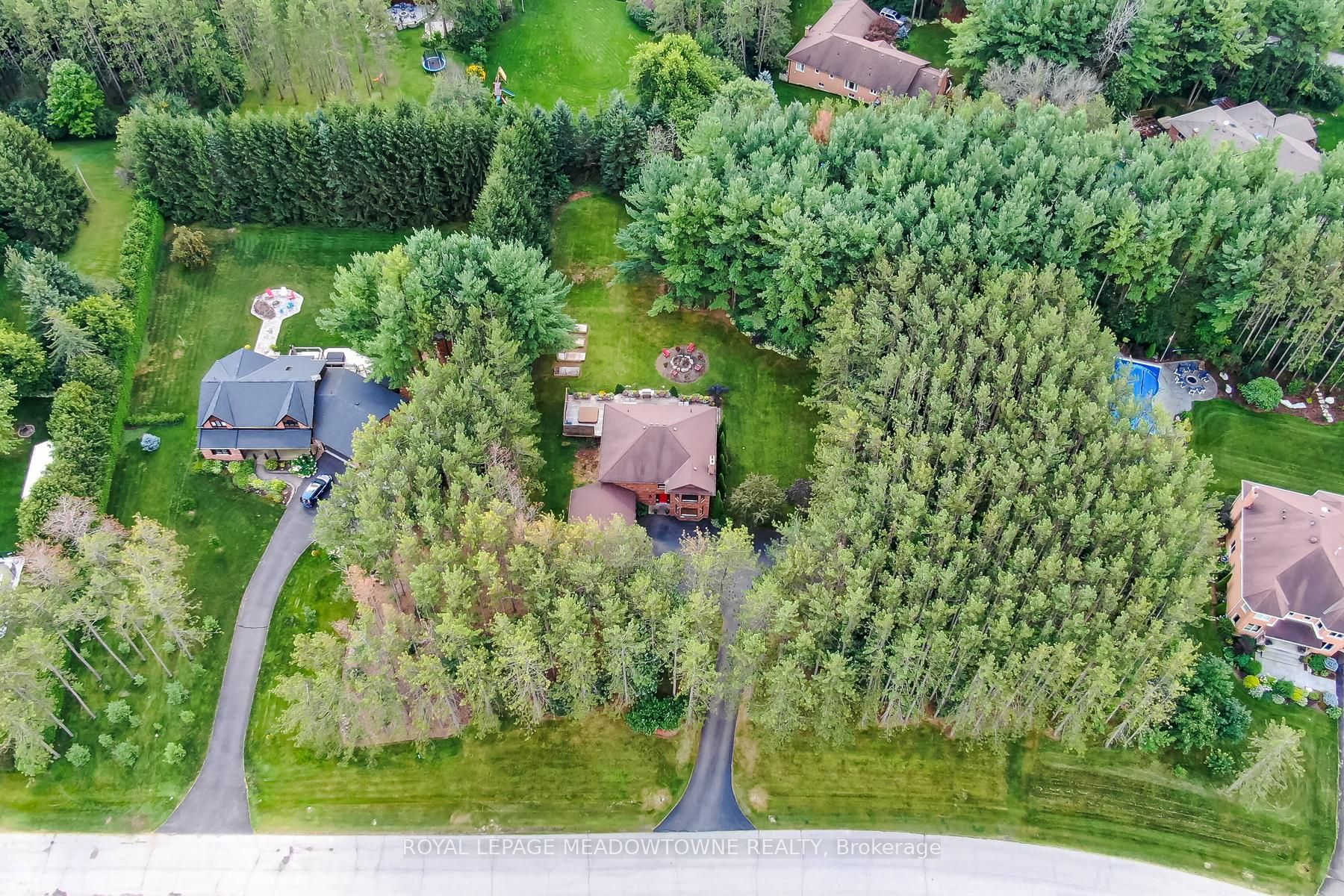 4 Pine Ridge Road in Erin, Ontario