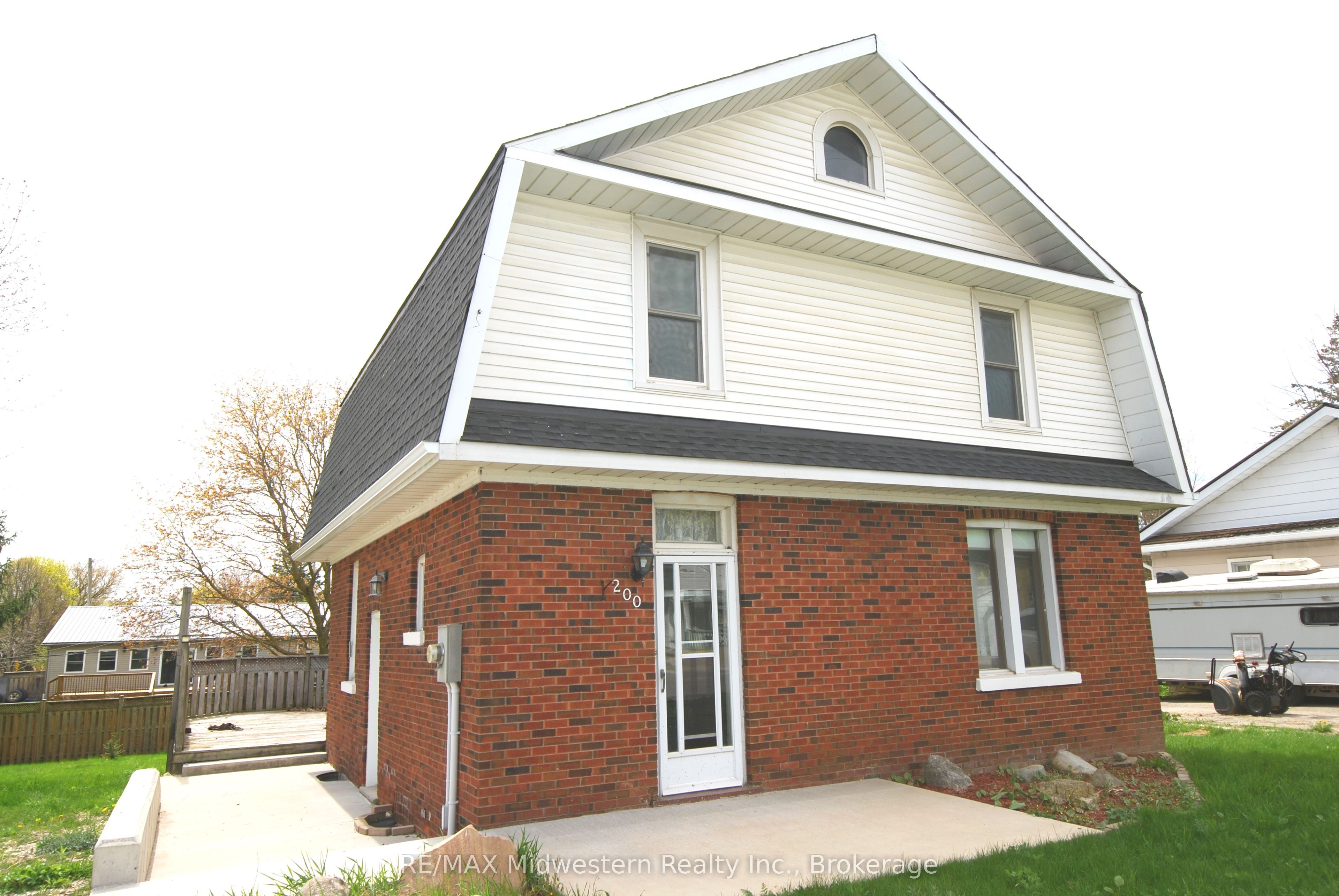 200 Elora Street in Minto, Ontario