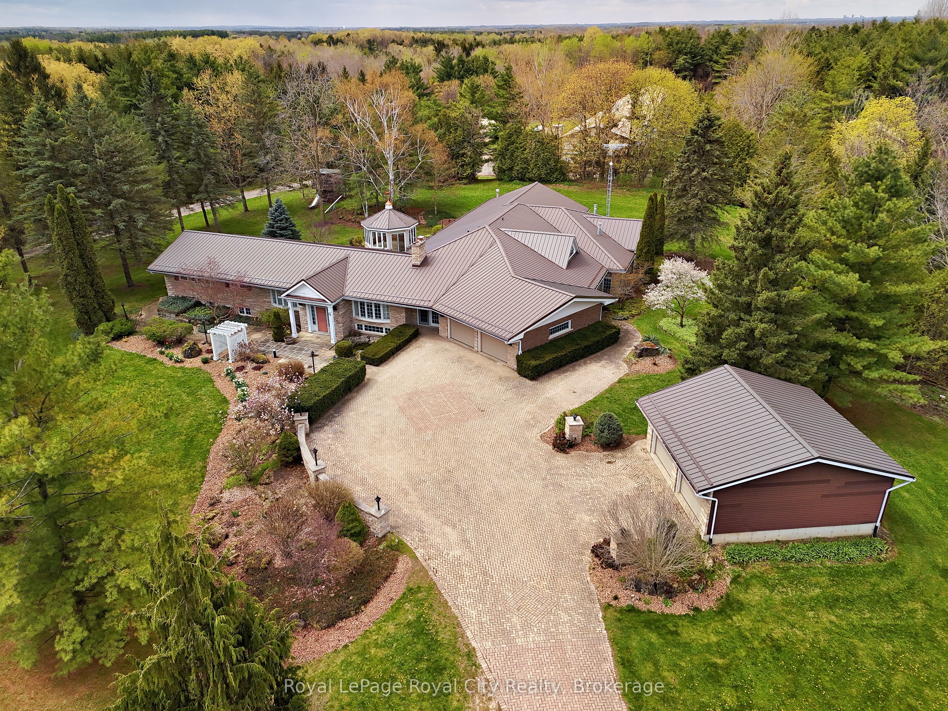 4646 Sideroad 20 in Puslinch, Ontario