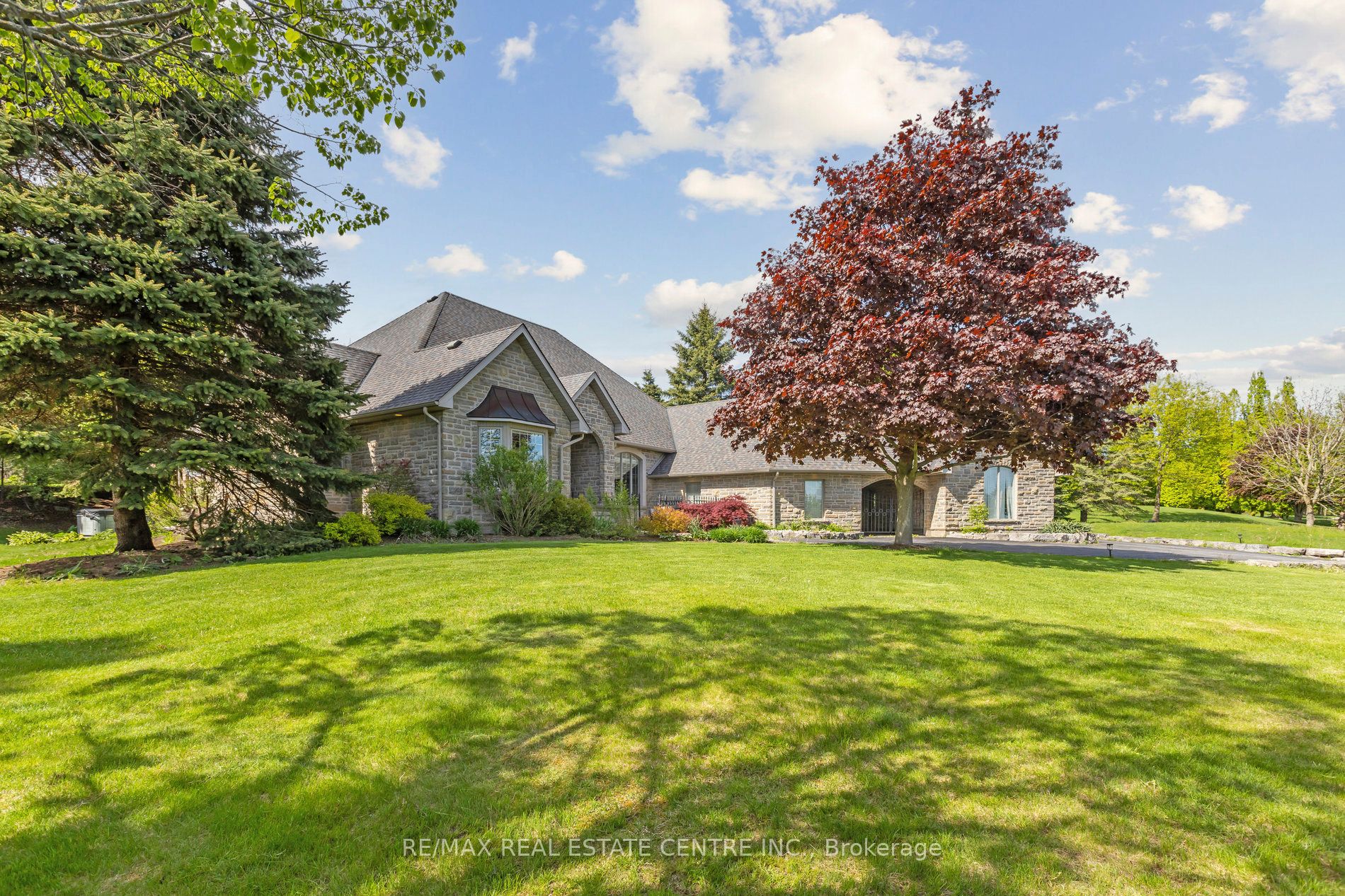 6 Fox Run Road in Puslinch, Ontario