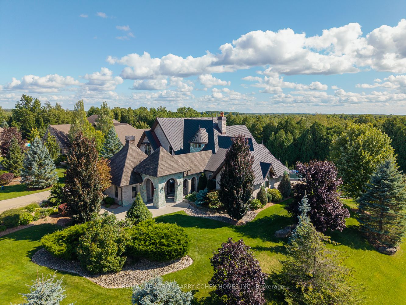 35 Daymond Drive in Puslinch, Ontario
