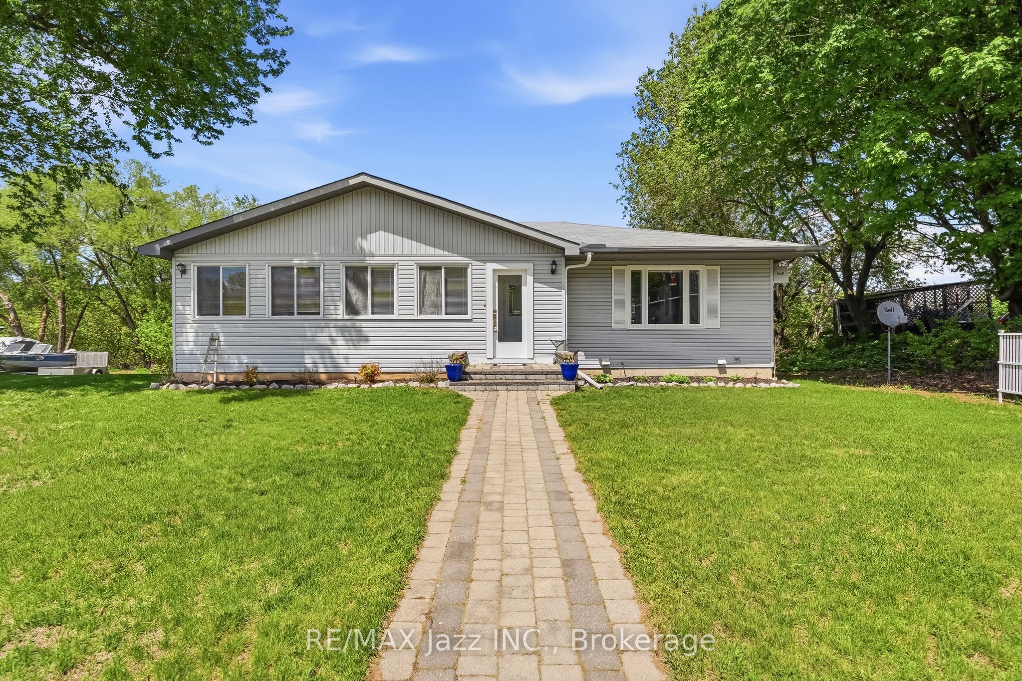 5492 Hwy 620 in Wollaston, Ontario