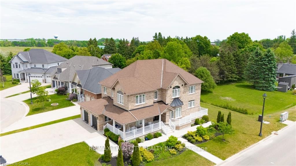 11 AITKEN Court in Centre Wellington, Ontario