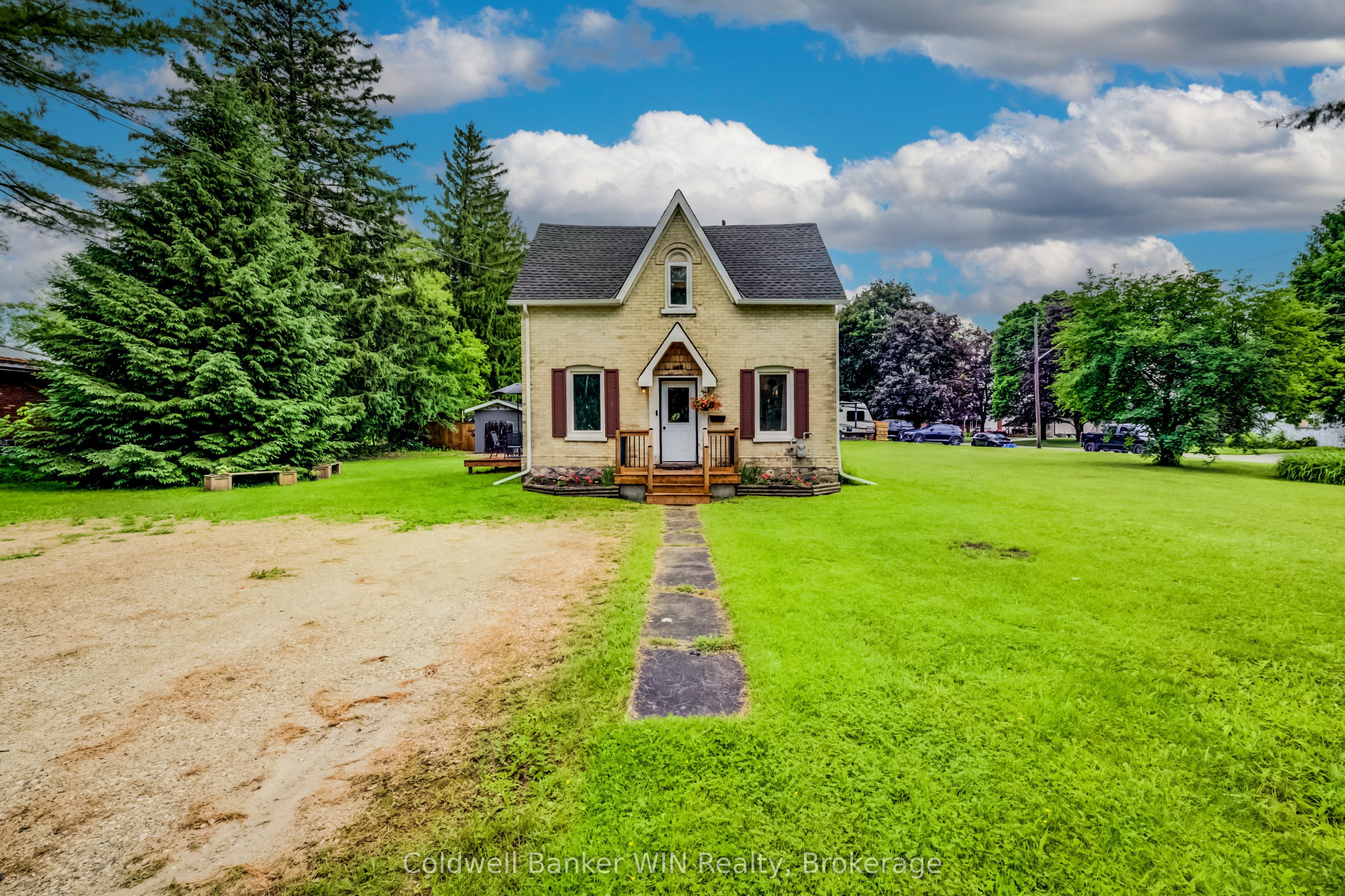 455 Durham Street in Wellington North, Ontario