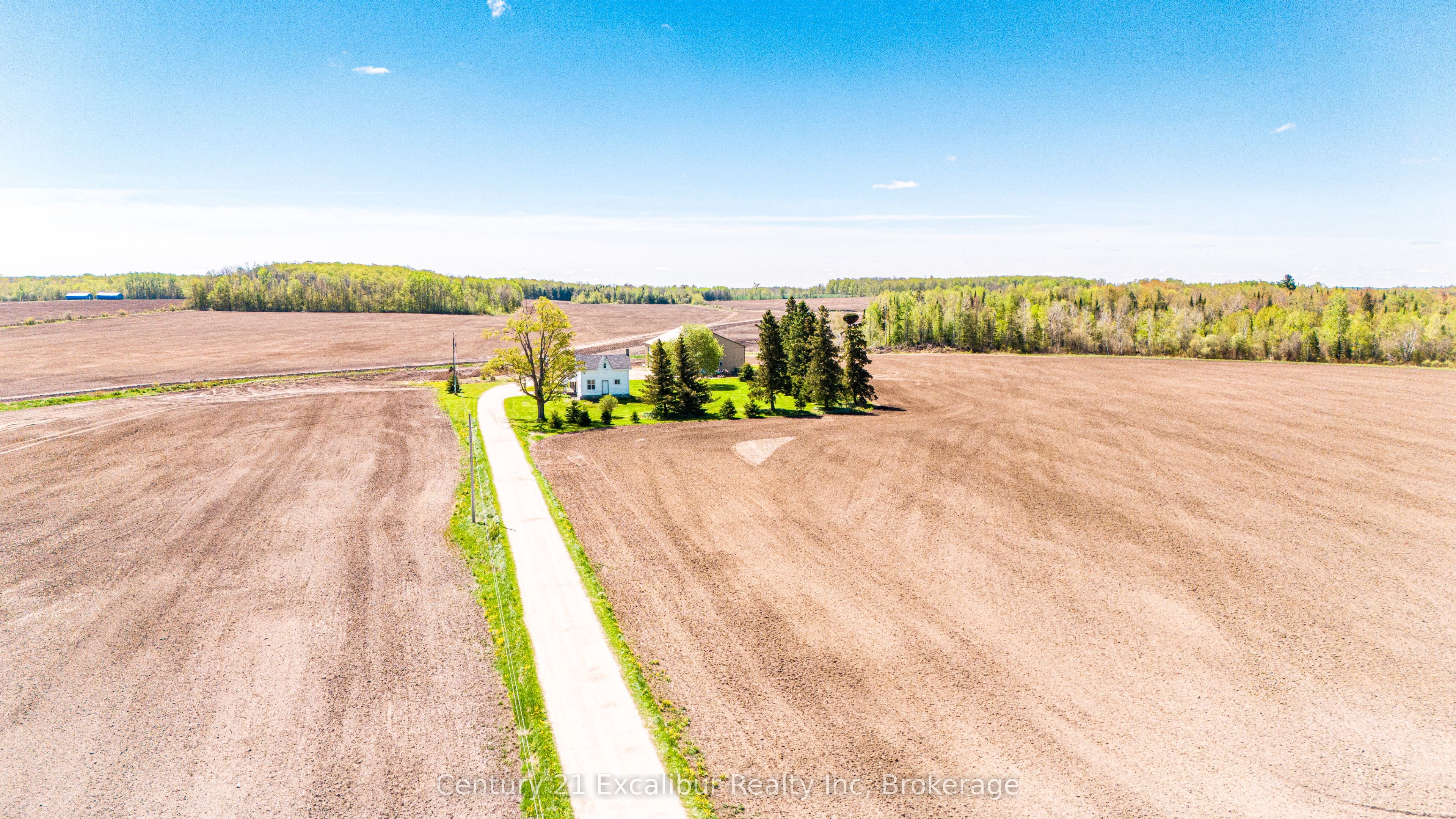 8323 Line 12 Street in Wellington North, Ontario