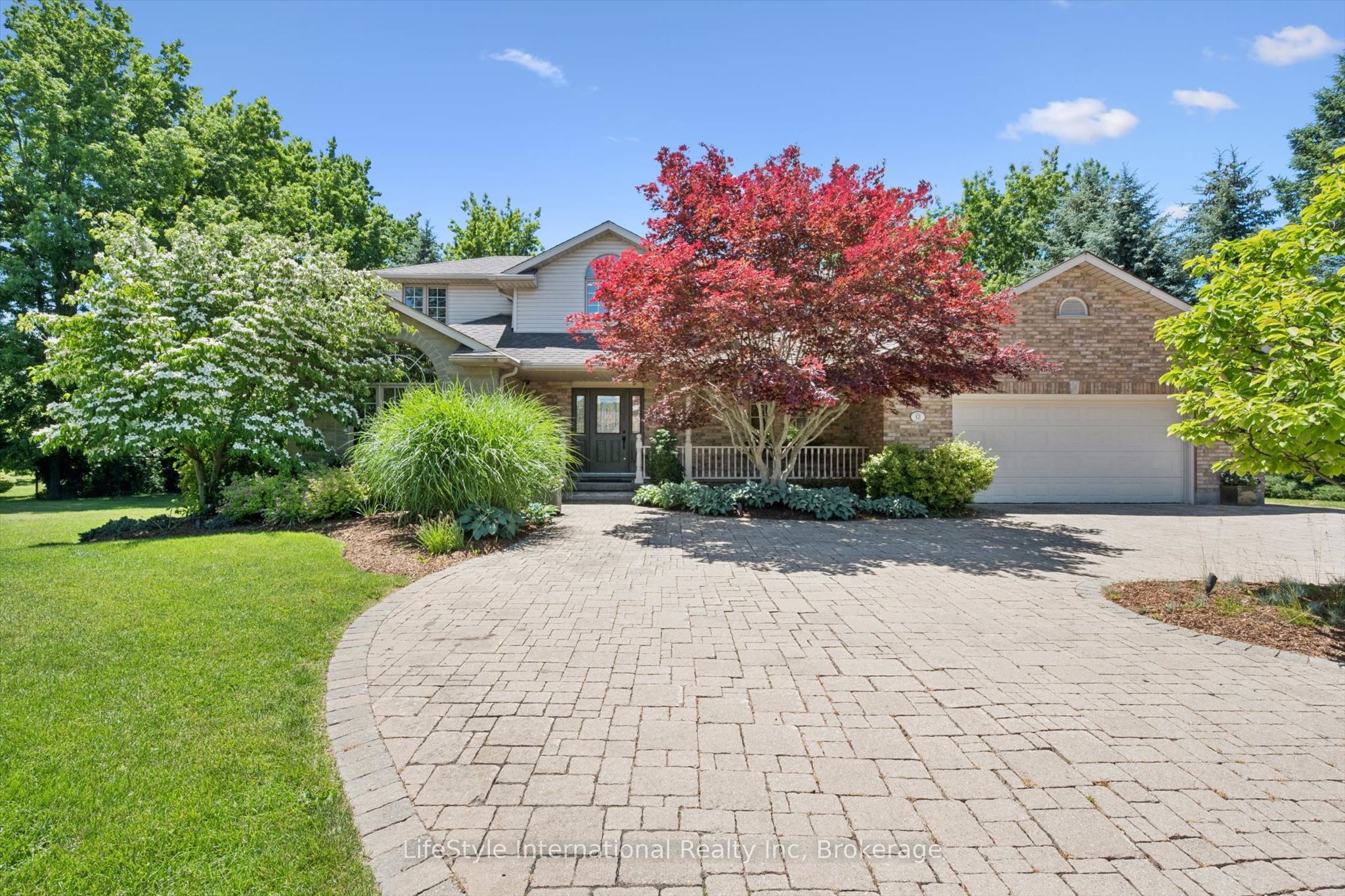 12 Ochs Drive in Puslinch, Ontario