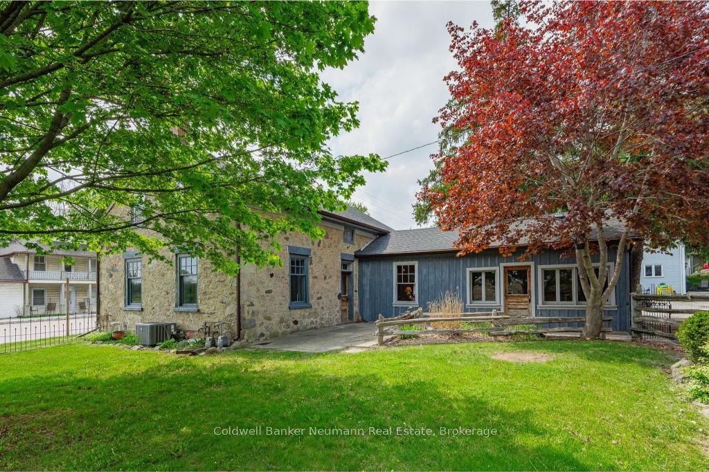 52 Brock Road in Puslinch, Ontario