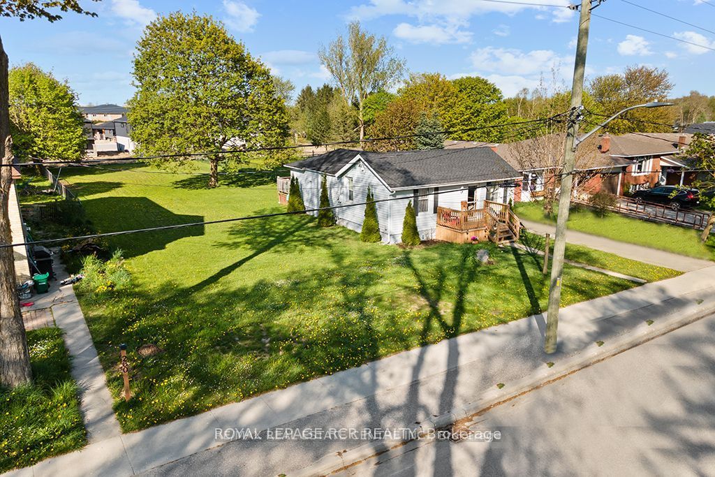 240 Egremont Street in Wellington North, Ontario
