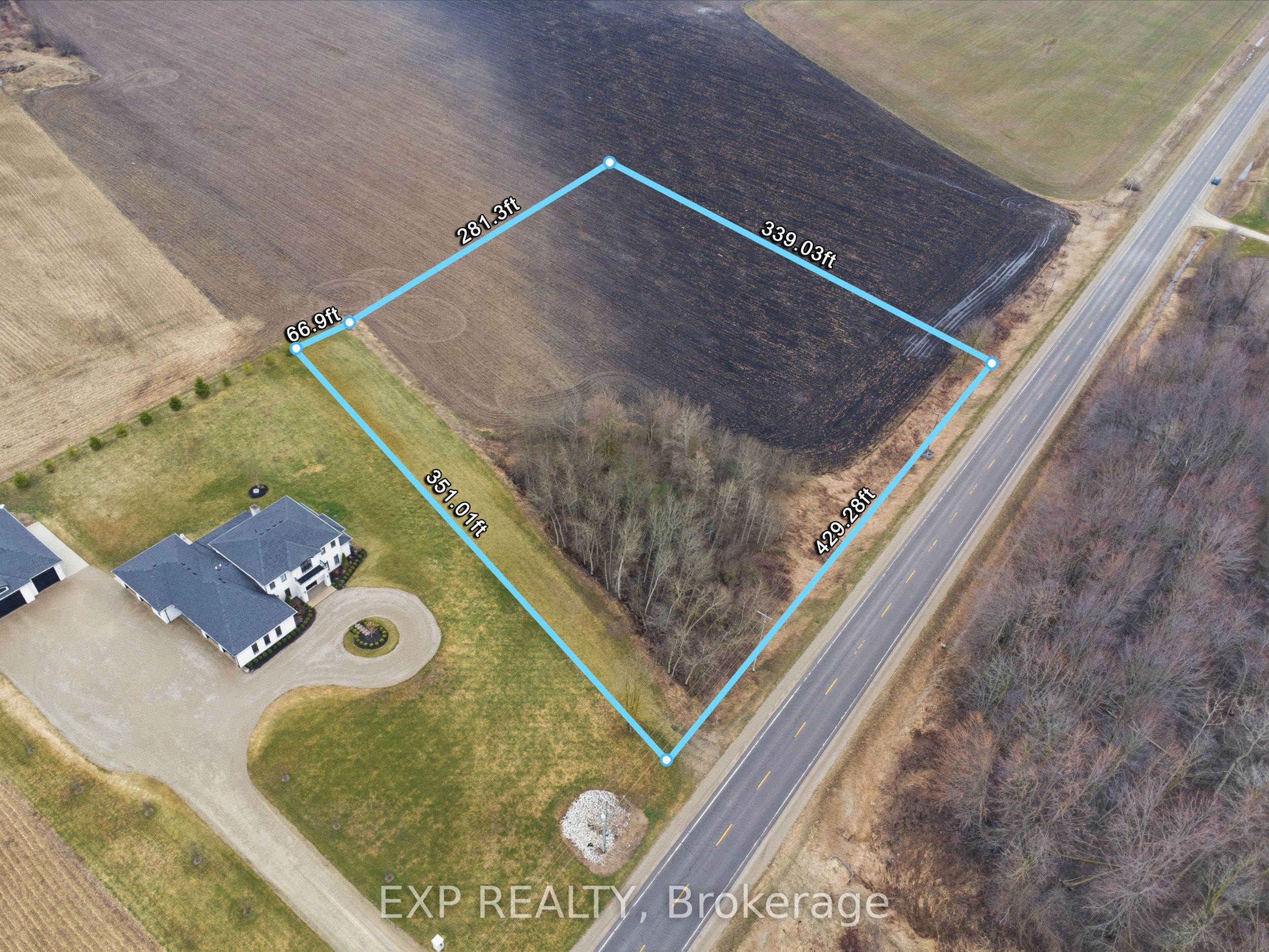 9 Wellington Road in Mapleton, Ontario