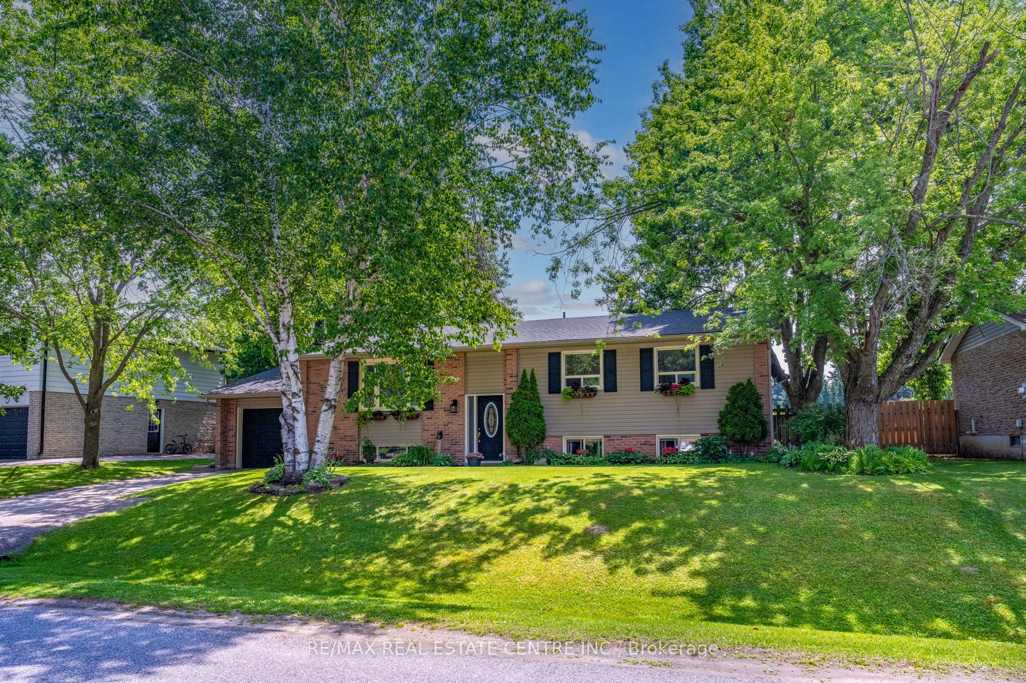 13 Douglas Crescent in Erin, Ontario