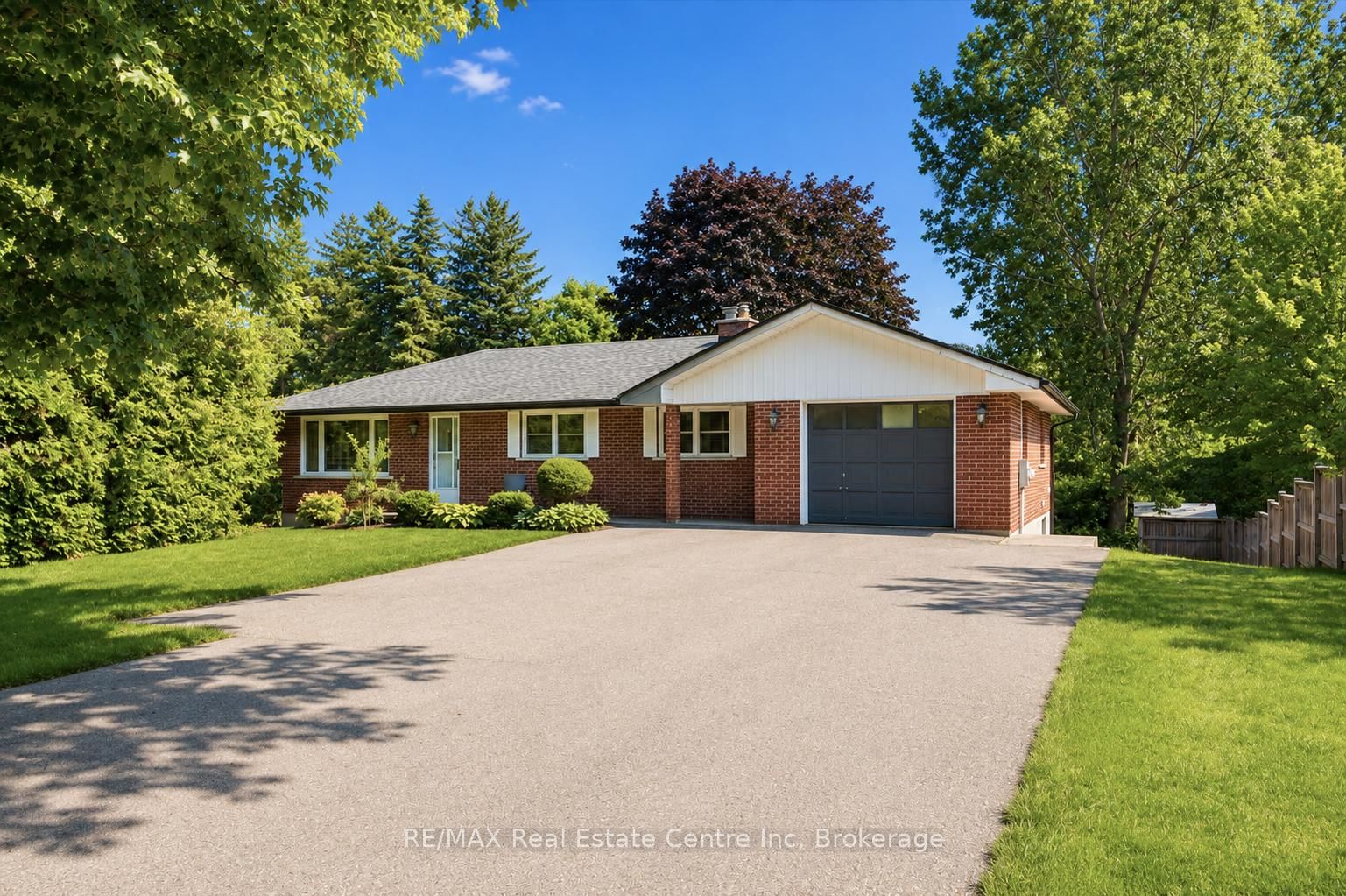 7459 Boyce Drive in Puslinch, Ontario