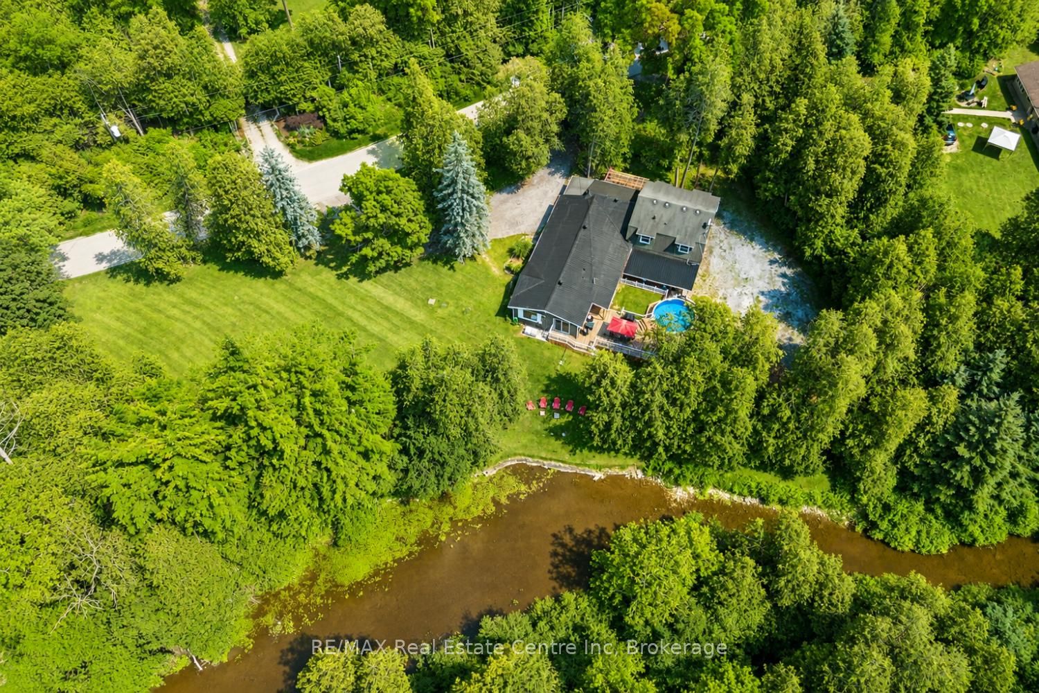 14 Ash Street in Guelph/Eramosa, Ontario