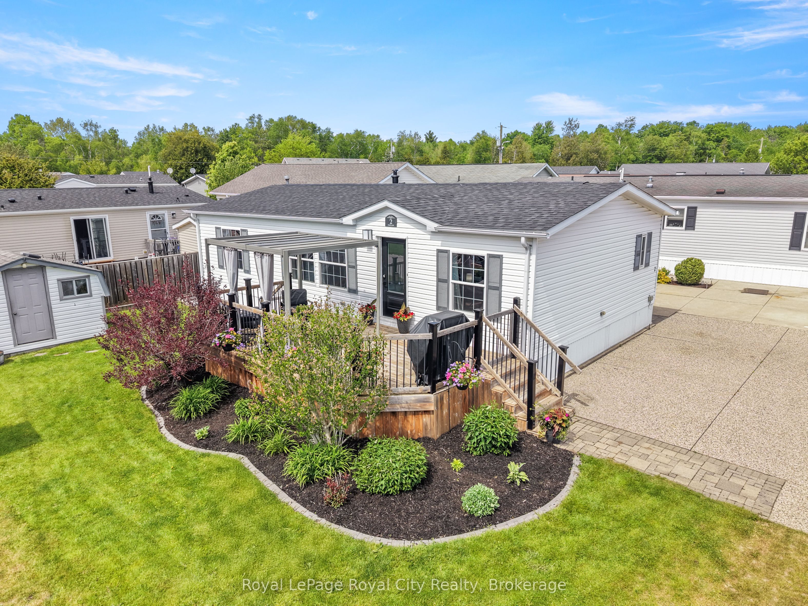 2 PAVILION Road in Puslinch, Ontario