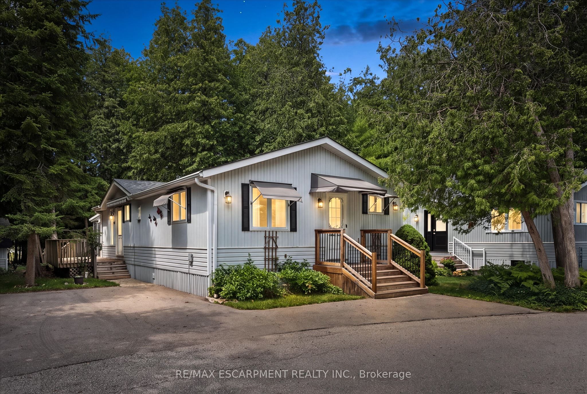 4 Spruce Avenue in Puslinch, Ontario