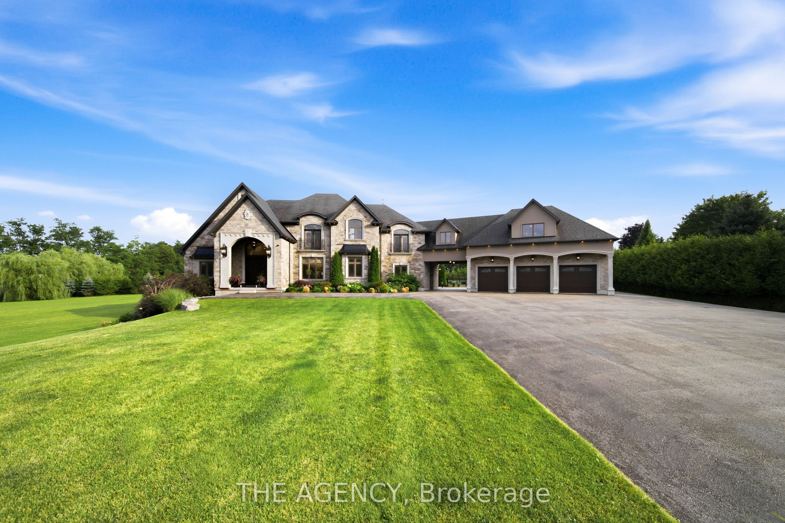 7009 Wellington Road in Puslinch, Ontario