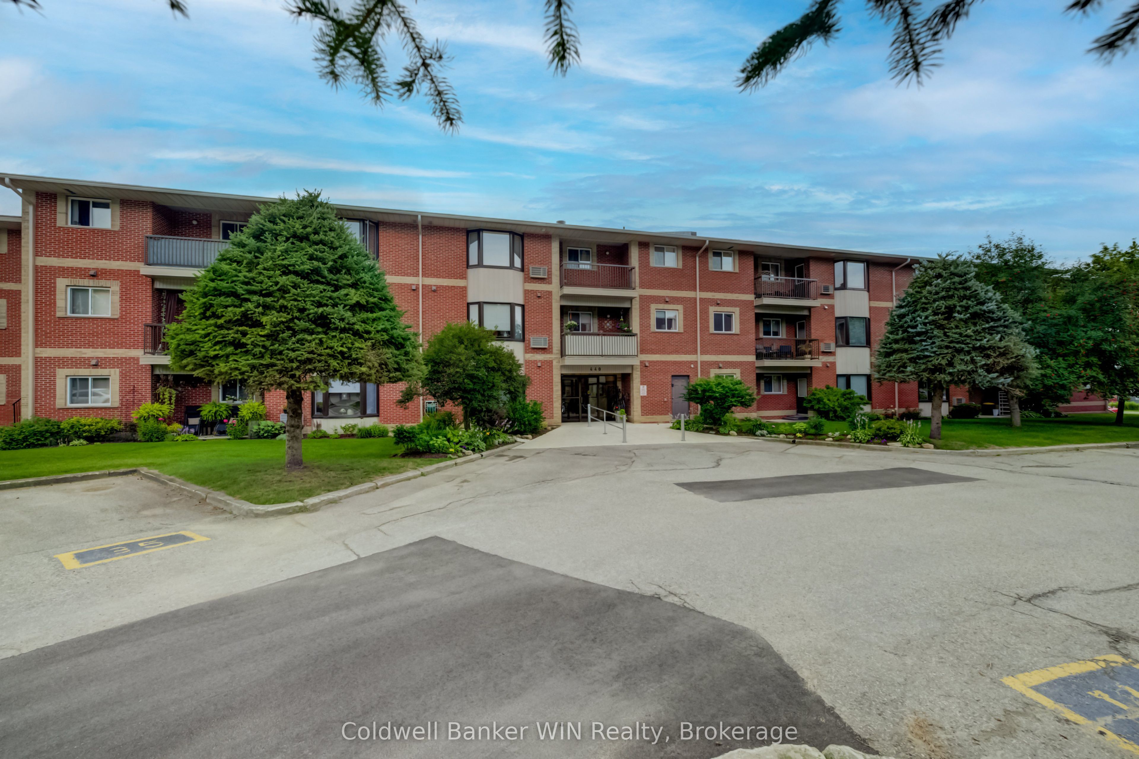 440 Durham Street in Wellington North, Ontario