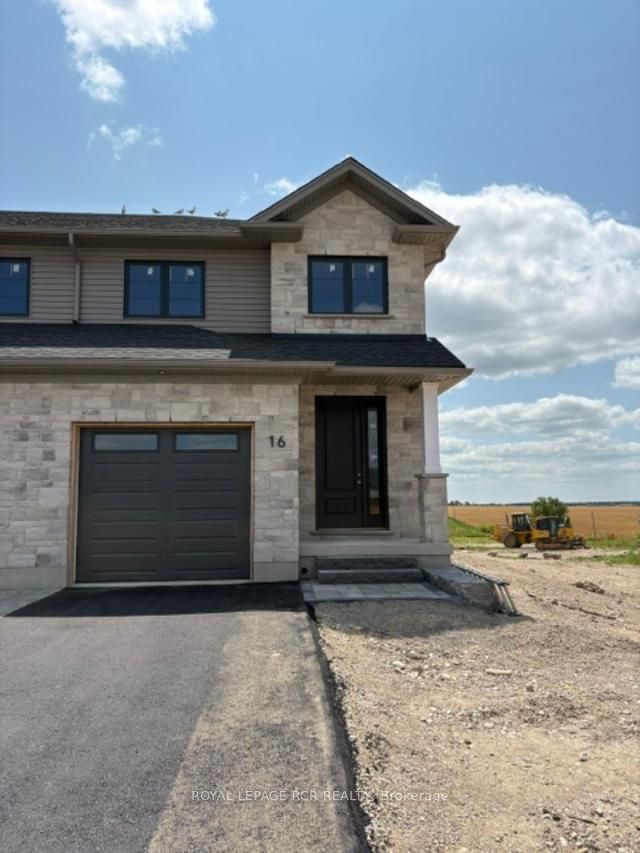 16 Reid Hill Drive in Mapleton, Ontario
