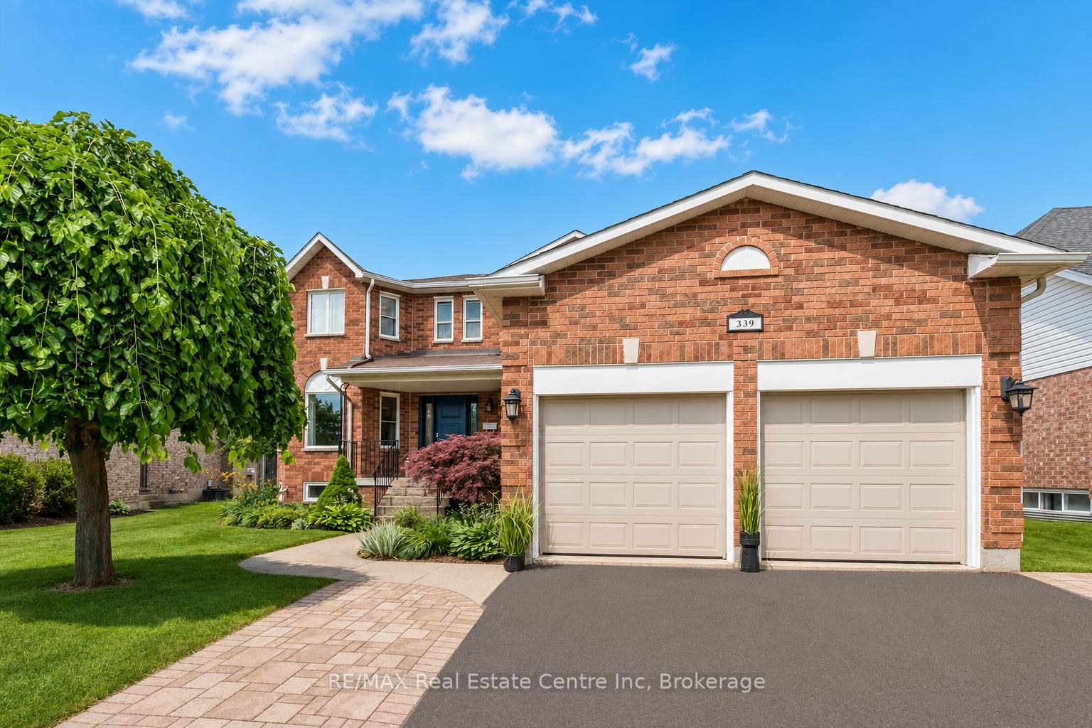 339 DANIEL Crescent in Centre Wellington, Ontario