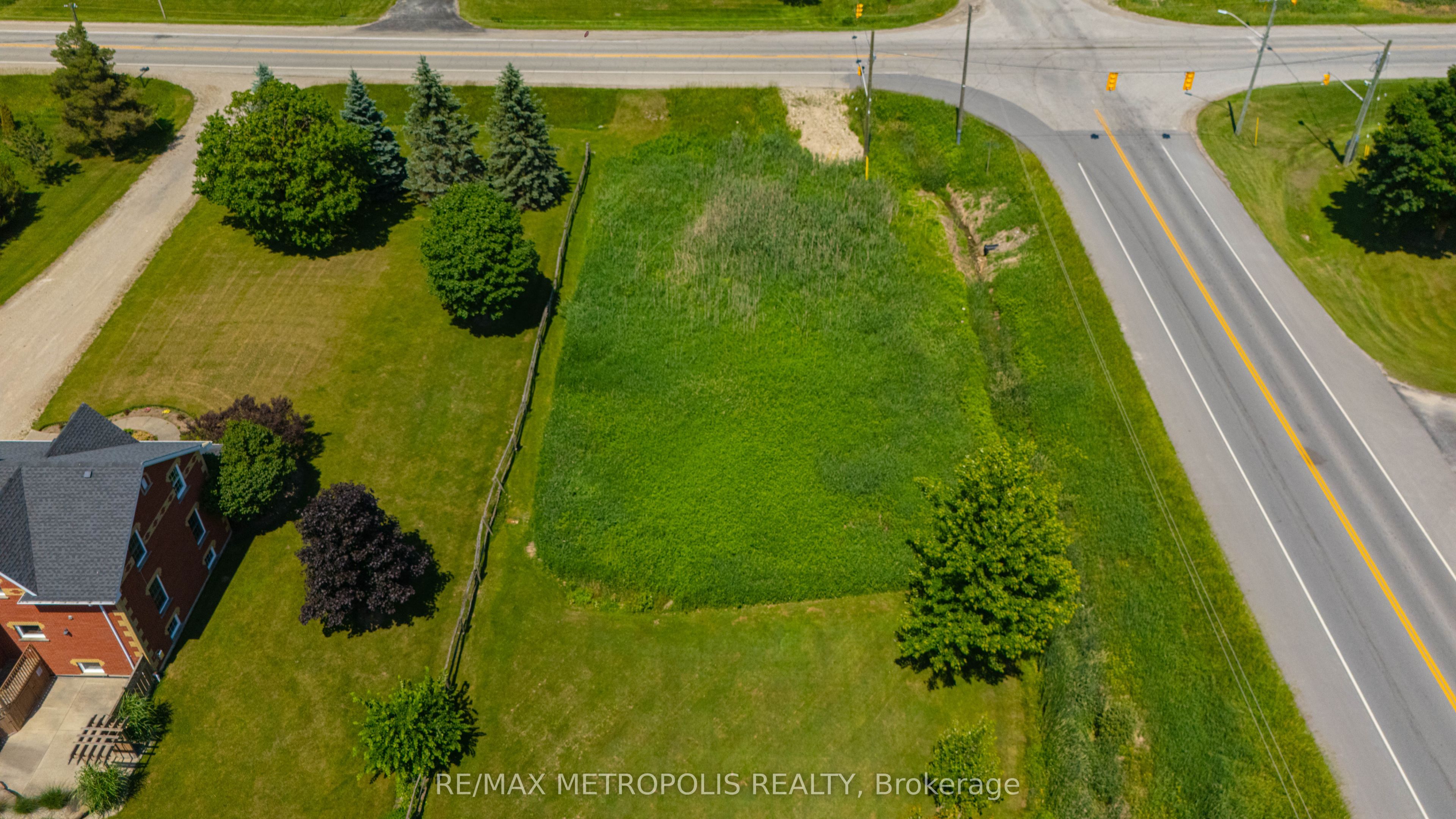 7462 Wellington 11 Road in Mapleton, Ontario