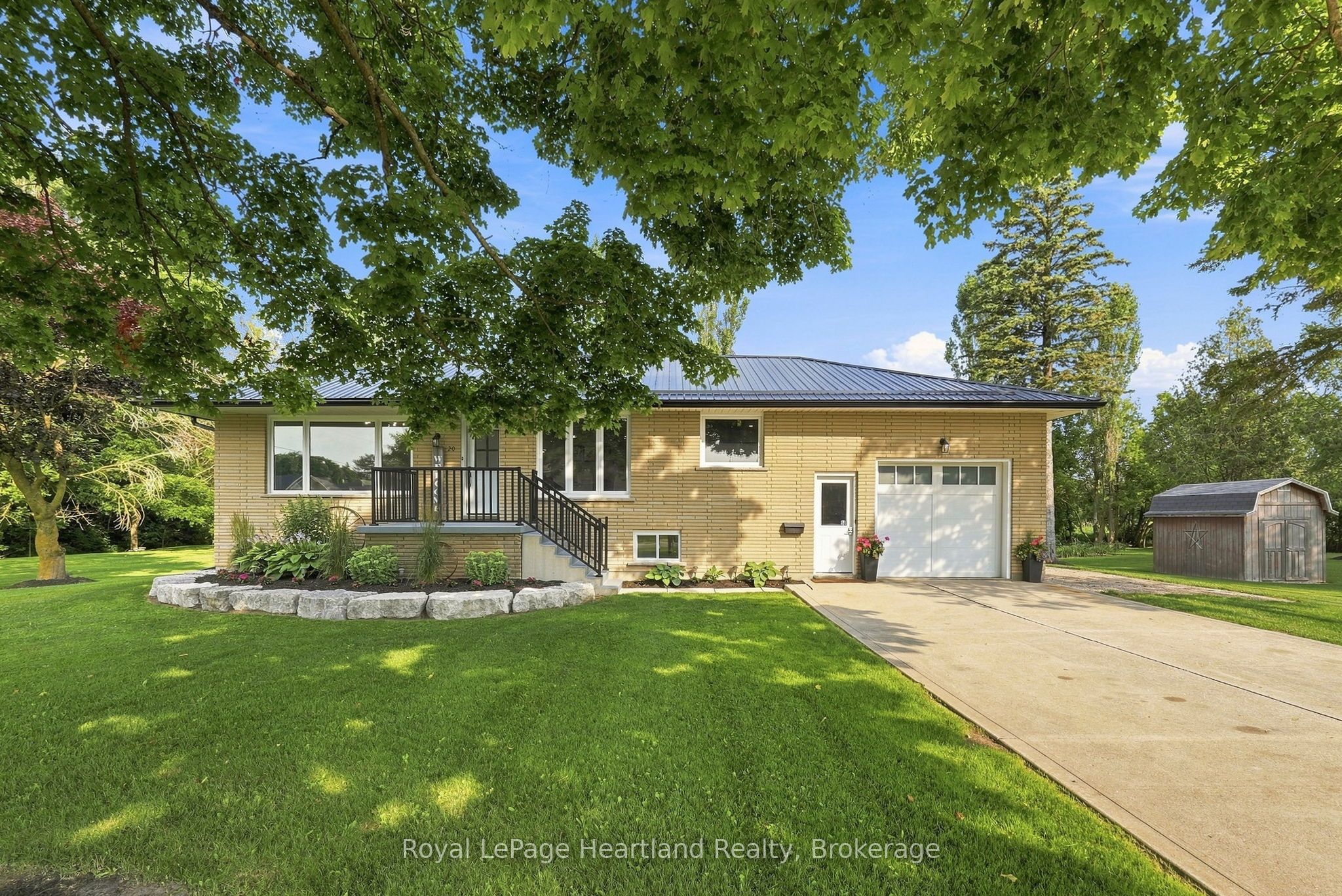 20 QUEEN Street in Minto, Ontario