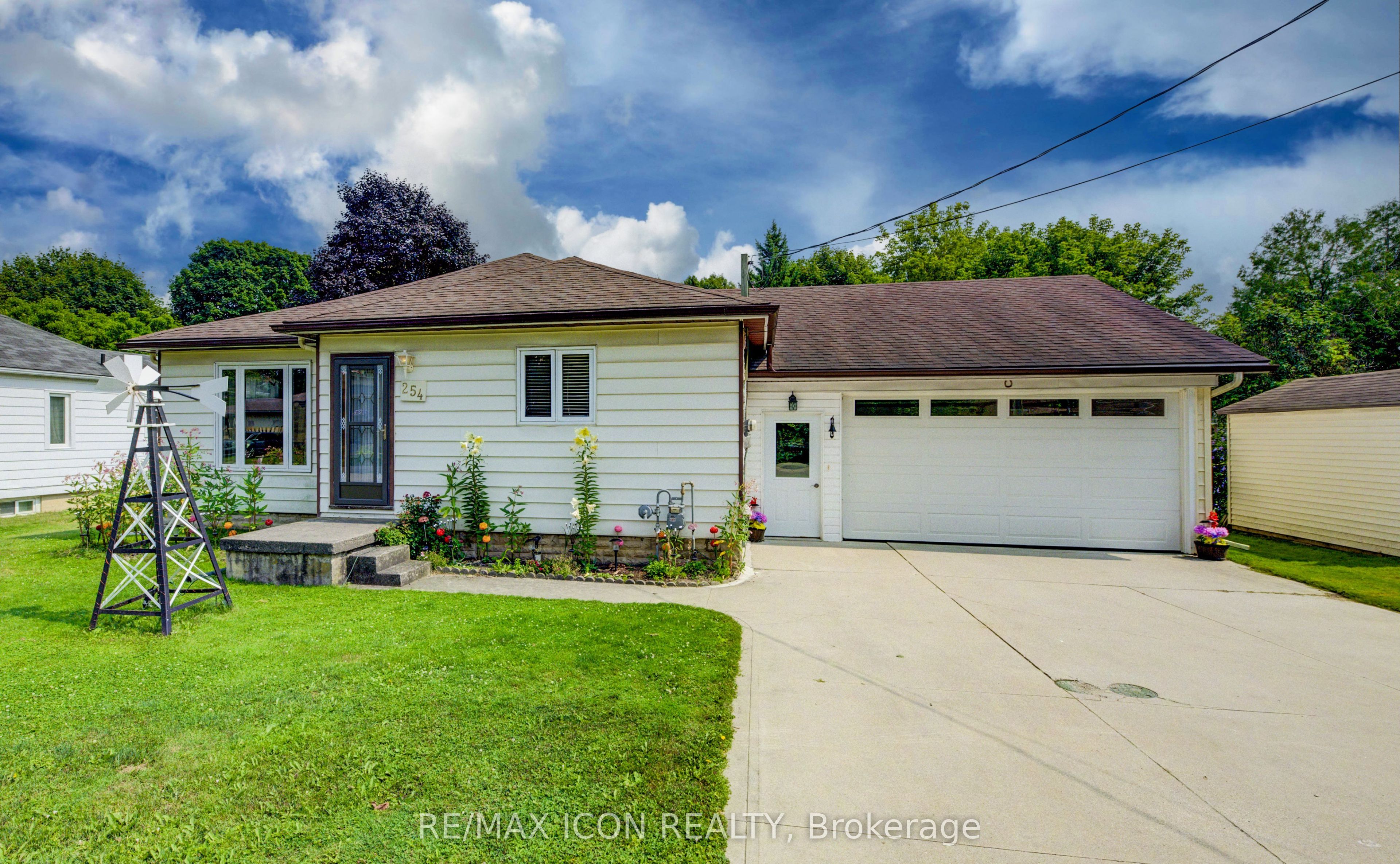 254 Wellington Street in Wellington North, Ontario