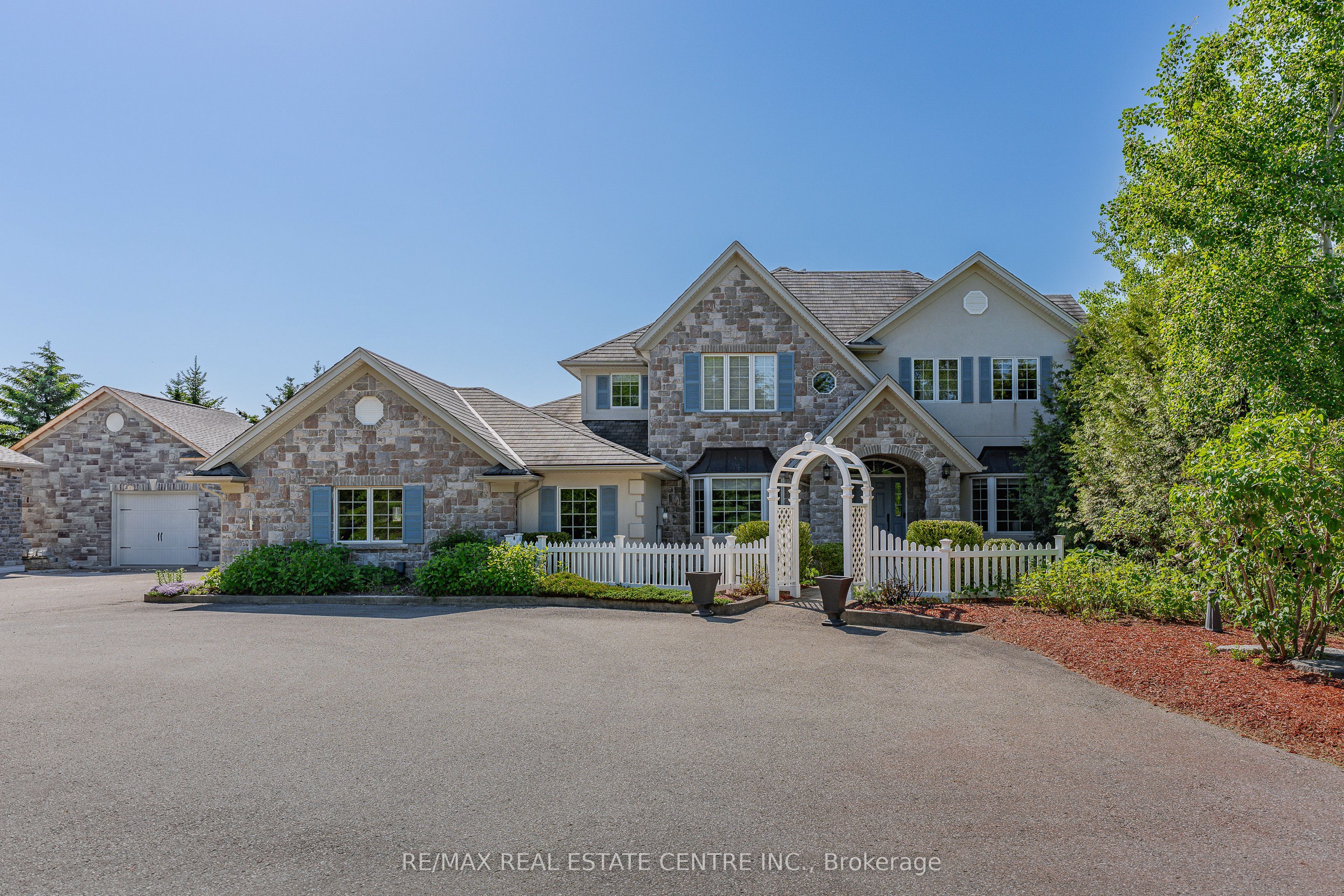 6805 CONCESSION 2 in Puslinch, Ontario