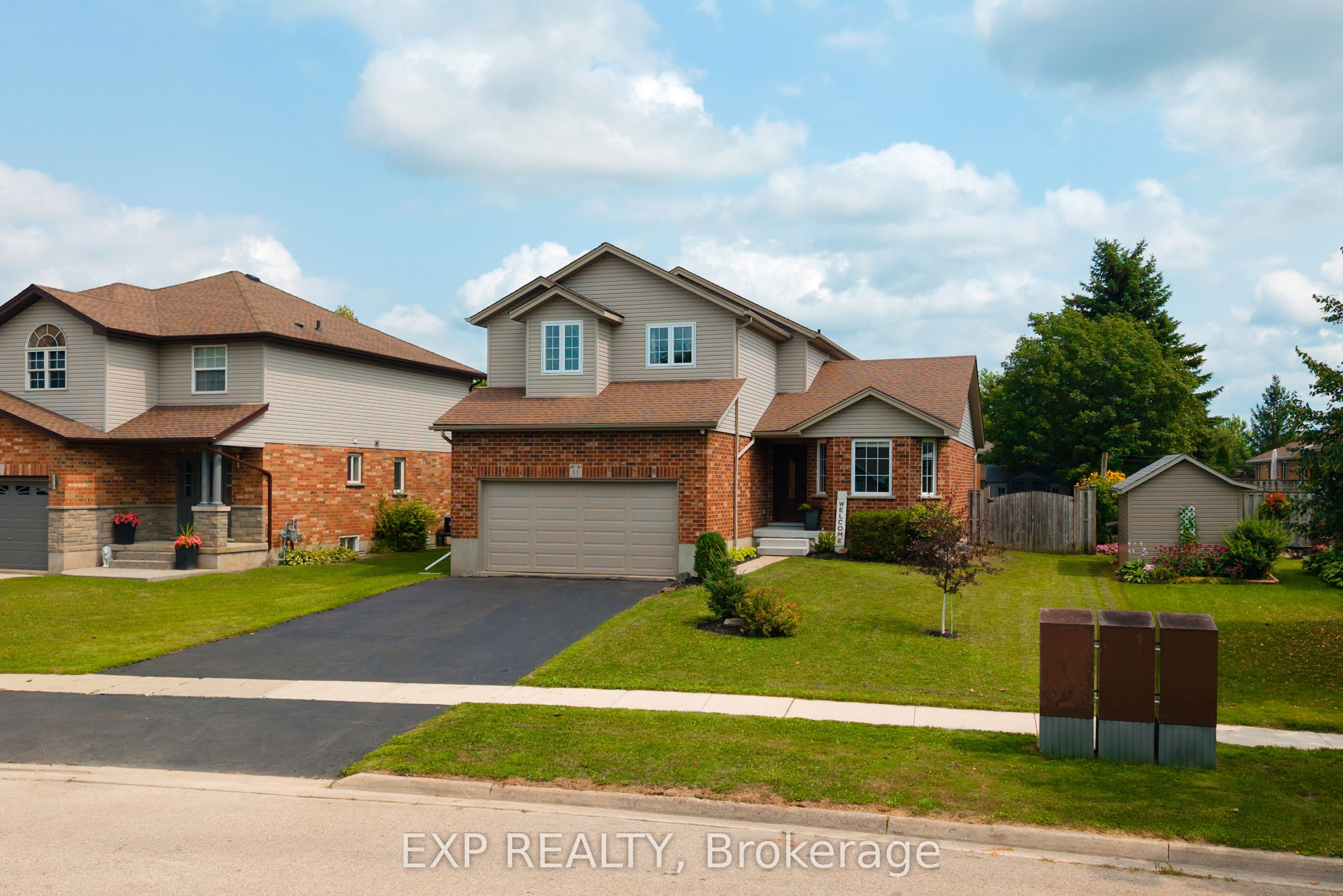 11 Maple Street in Mapleton, Ontario