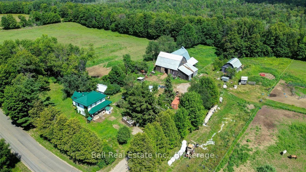 1607 The Ridge Road in Wollaston, Ontario