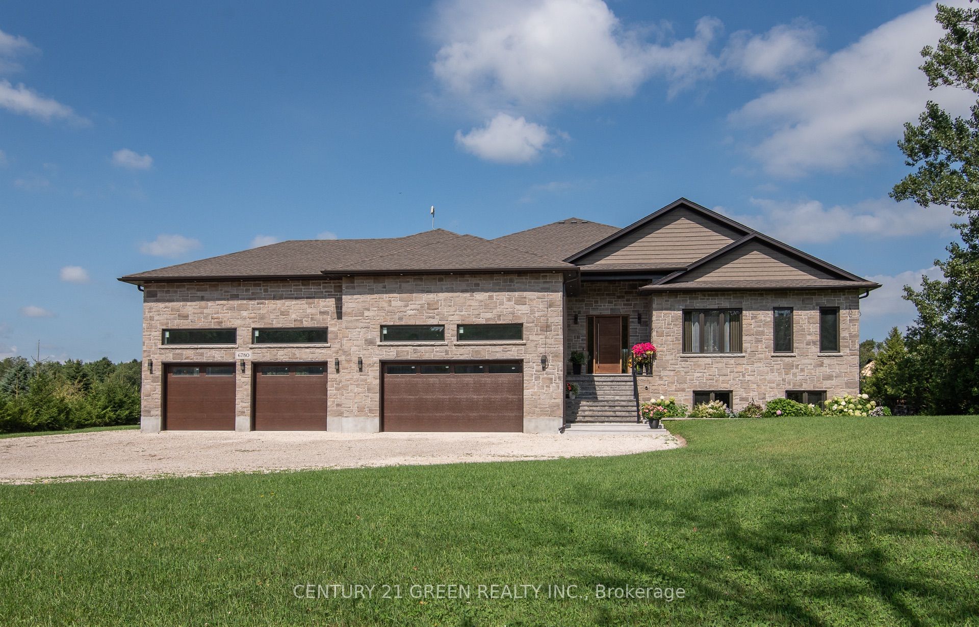 6780 Wellington Country Rd 10 in Mapleton, Ontario