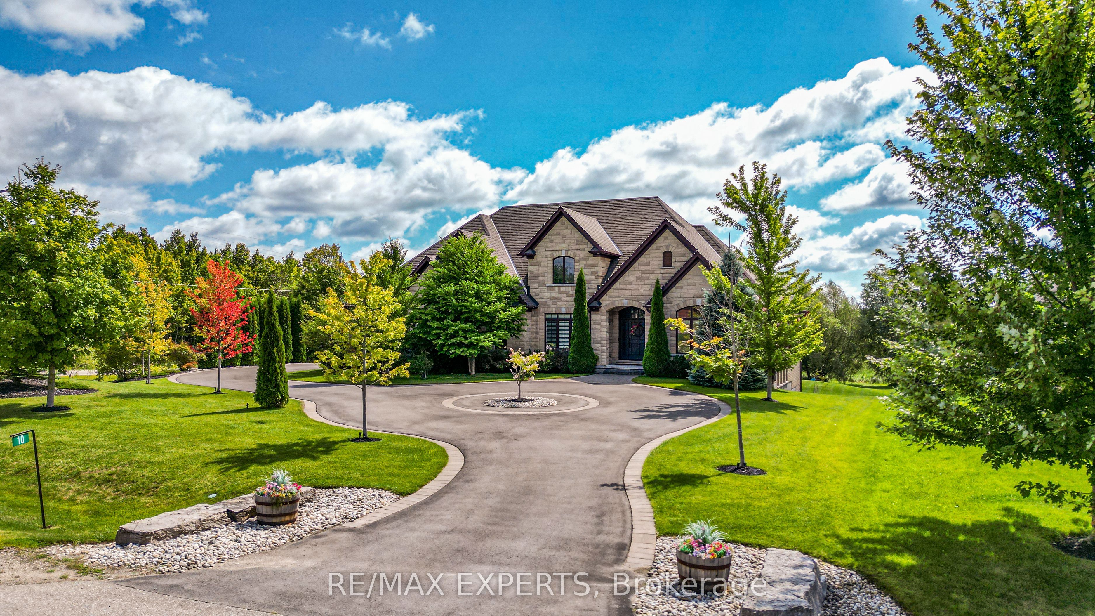 10 Old Ruby Lane in Puslinch, Ontario
