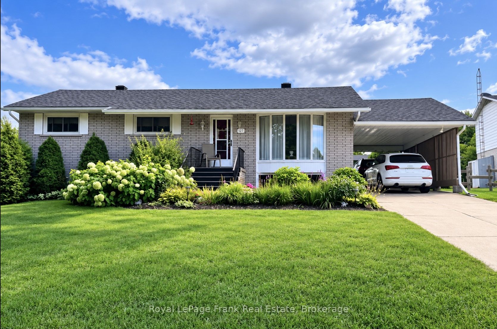 127 Bridge Street in Bancroft, Ontario