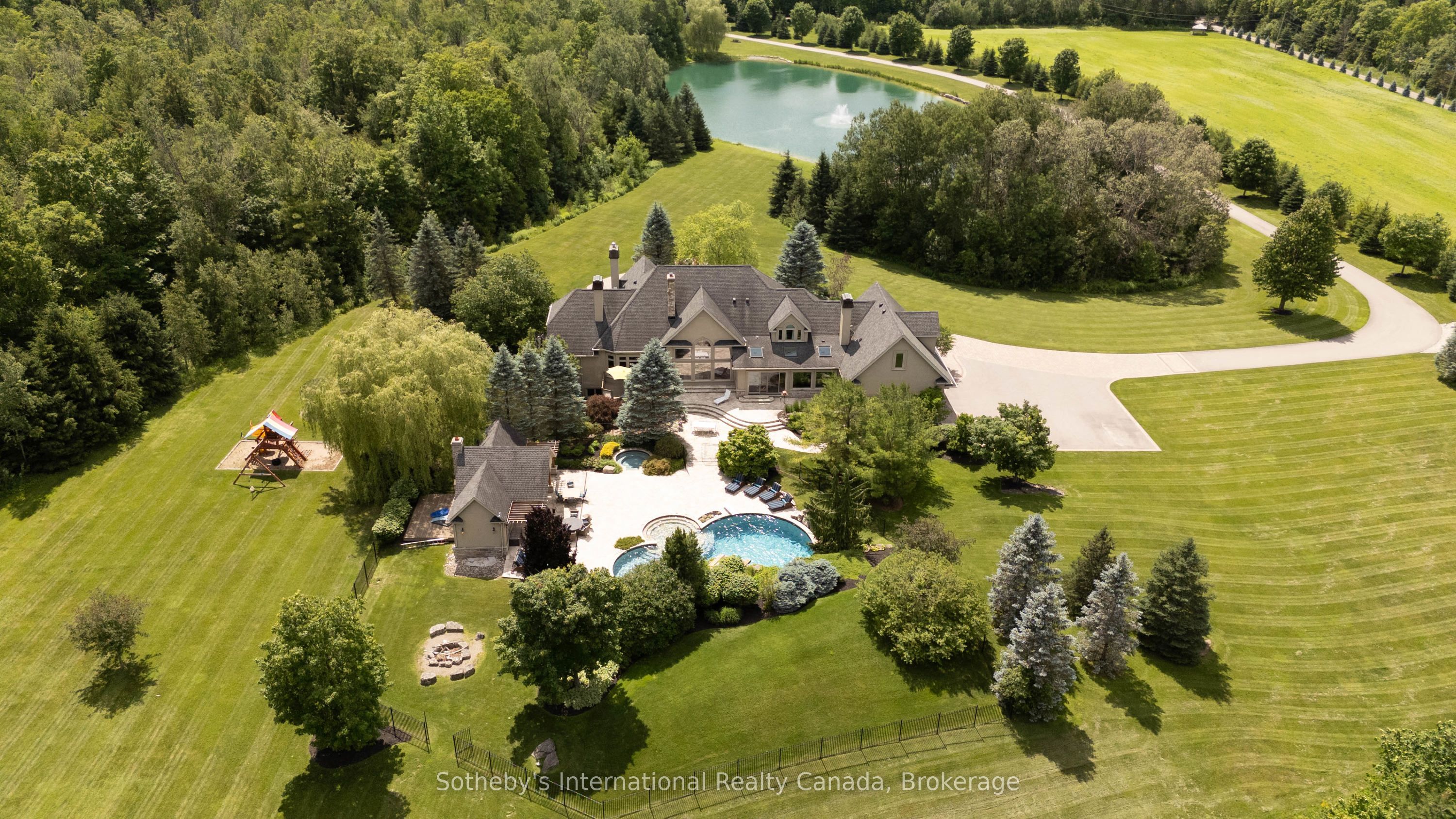 4529 Sideroad 10 in Puslinch, Ontario