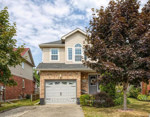 296 Millburn Boulevard in Centre Wellington, Ontario