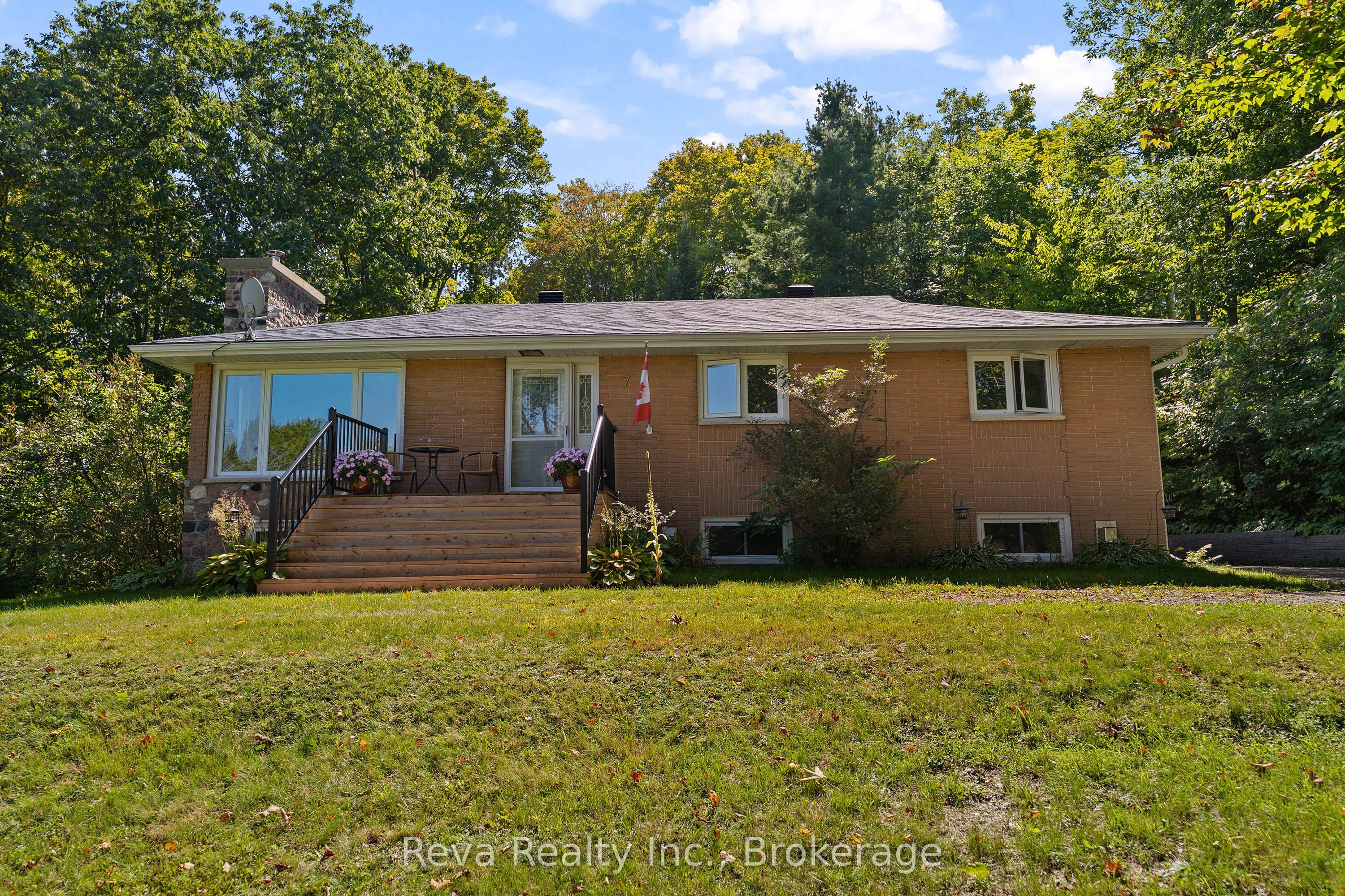 7 Forest Hill Road in Bancroft, Ontario