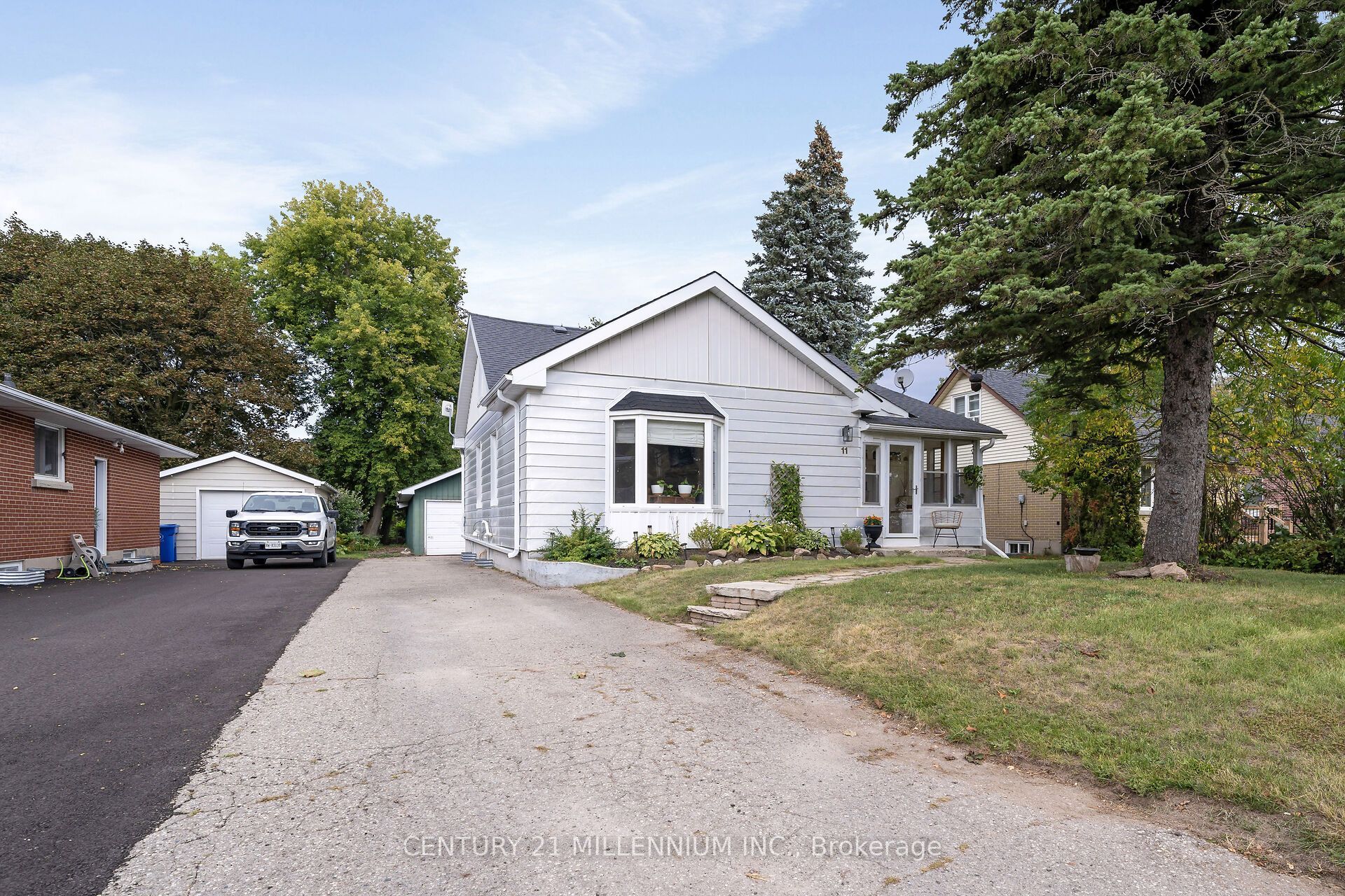 11 Dundas Street in Erin, Ontario