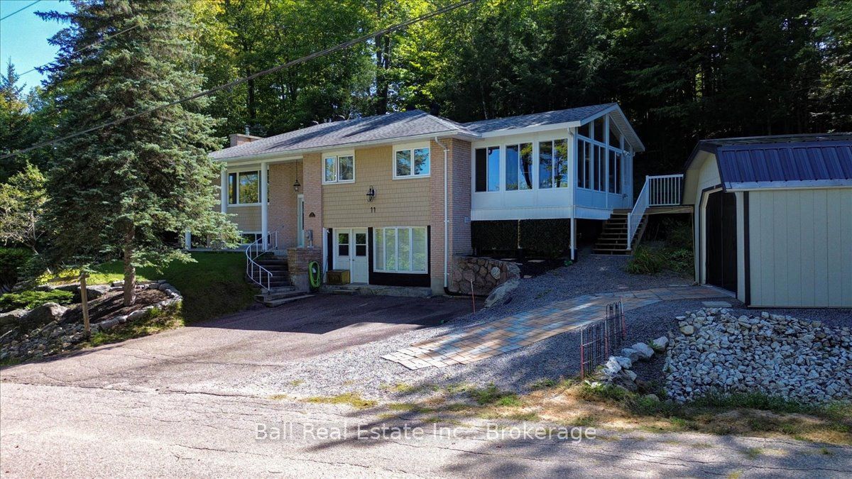 11 Ridge Road in Bancroft, Ontario