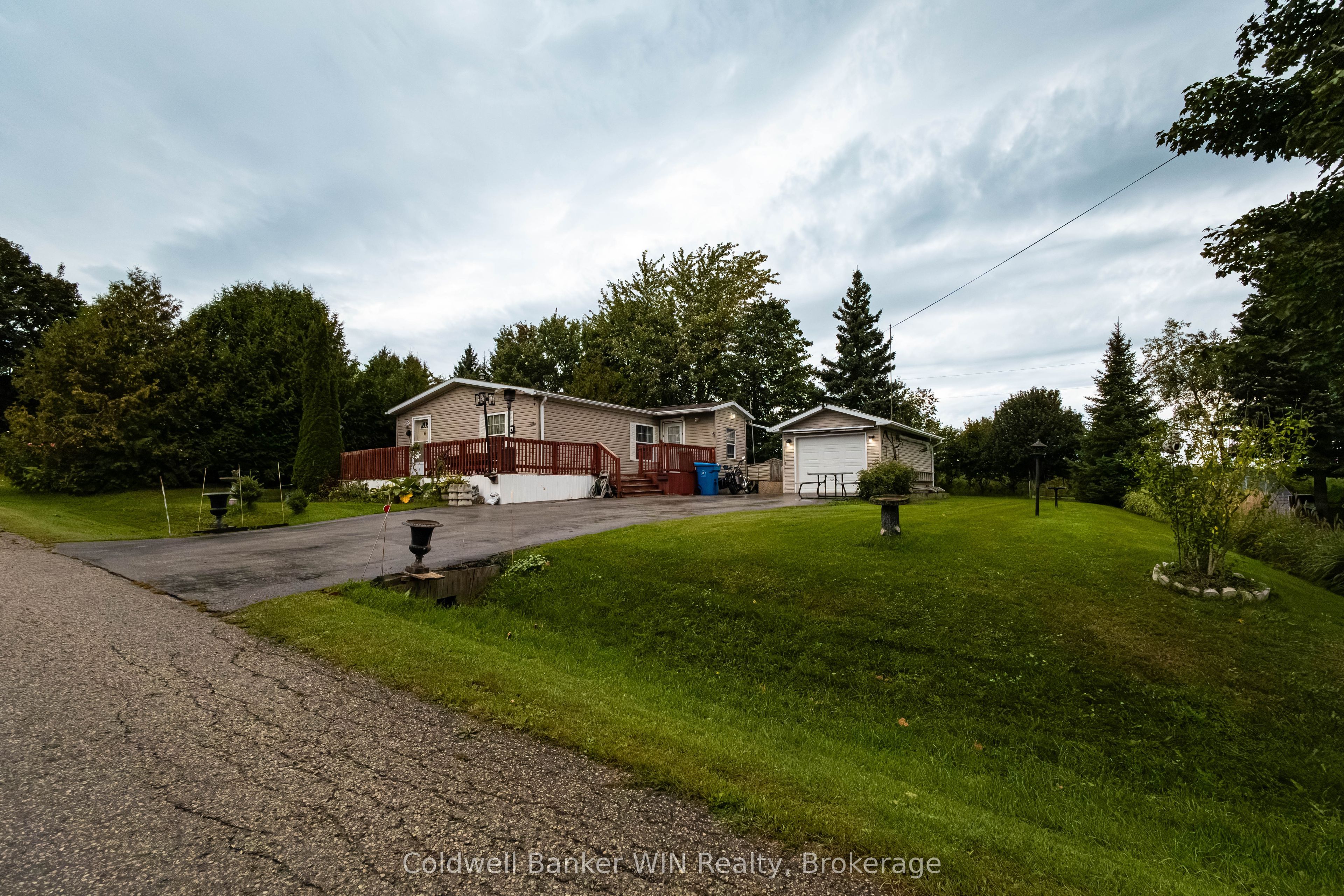 19 Grand Vista Drive in Wellington North, Ontario