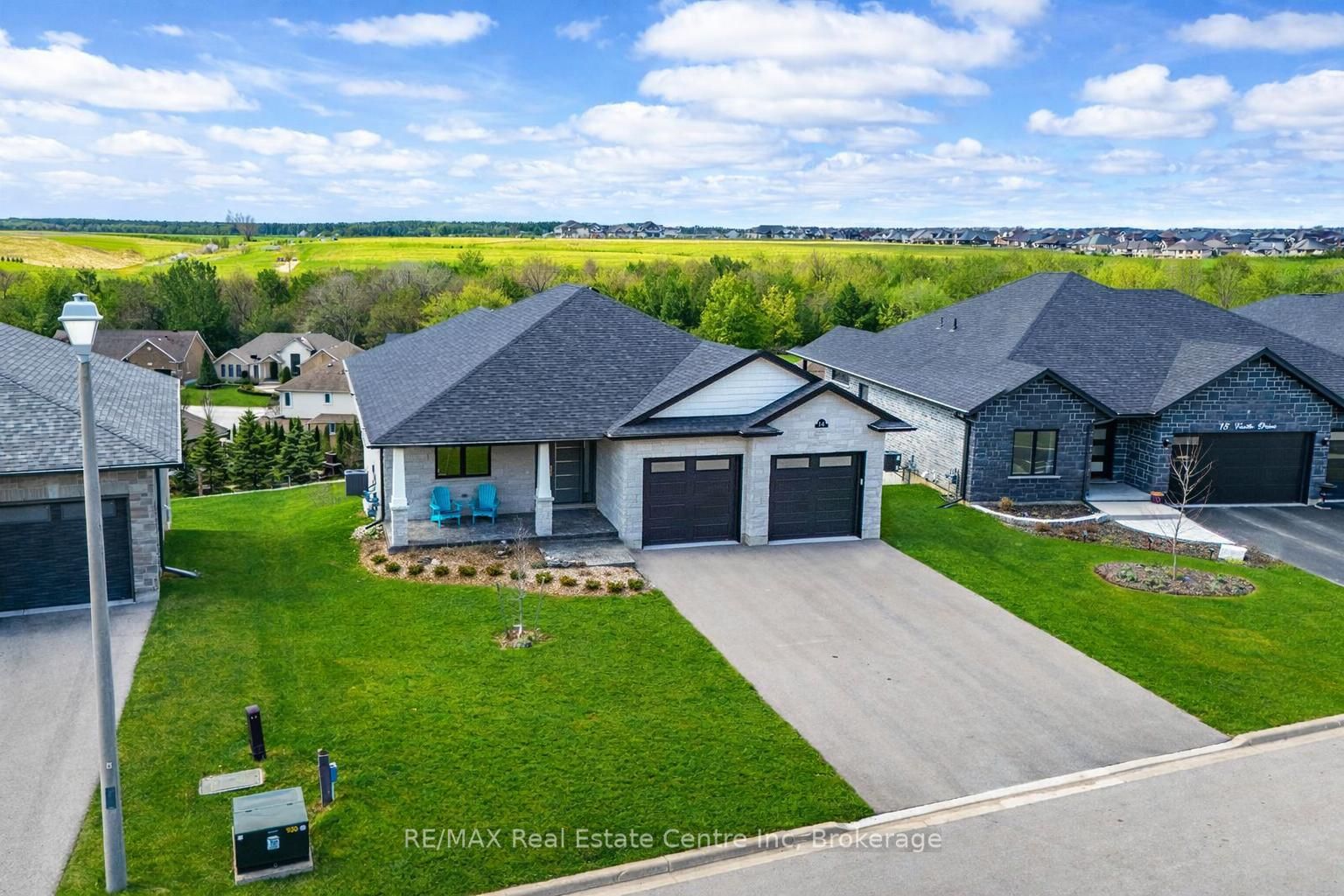 14 Faith Drive in Mapleton, Ontario