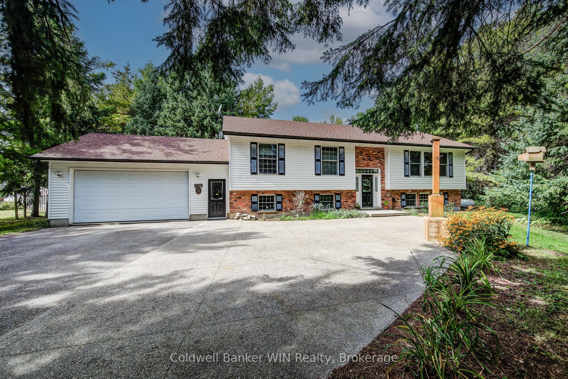 7356 Sideroad 12 in Mapleton, Ontario