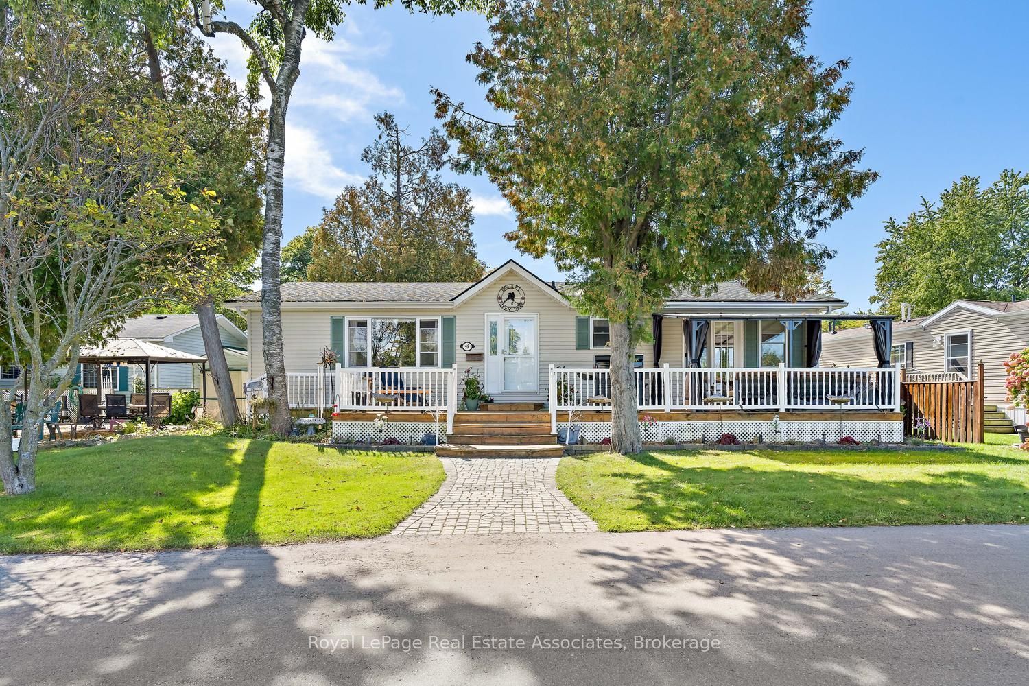 48 Lakeshore Drive in Puslinch, Ontario