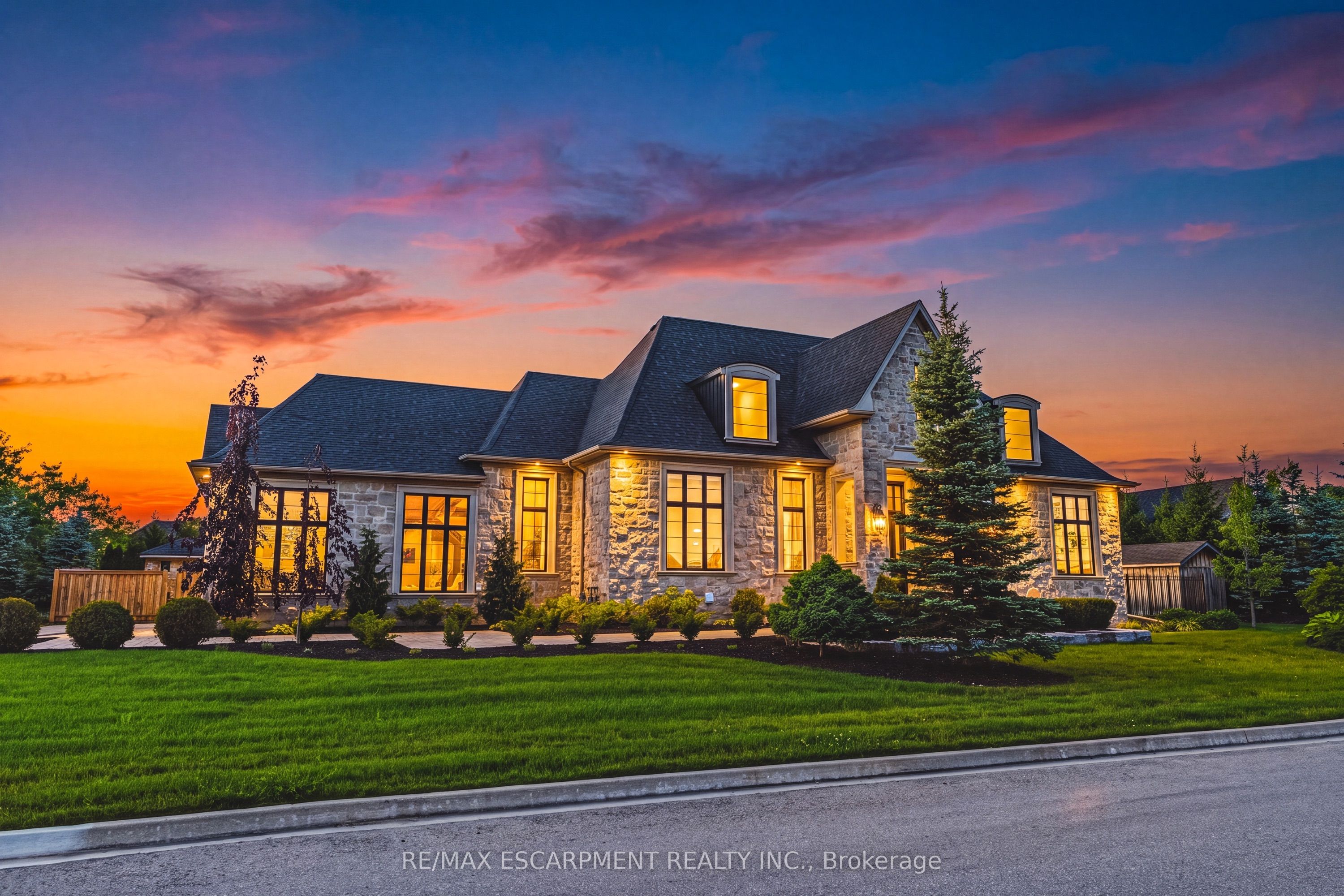 38 Visser Drive in Puslinch, Ontario