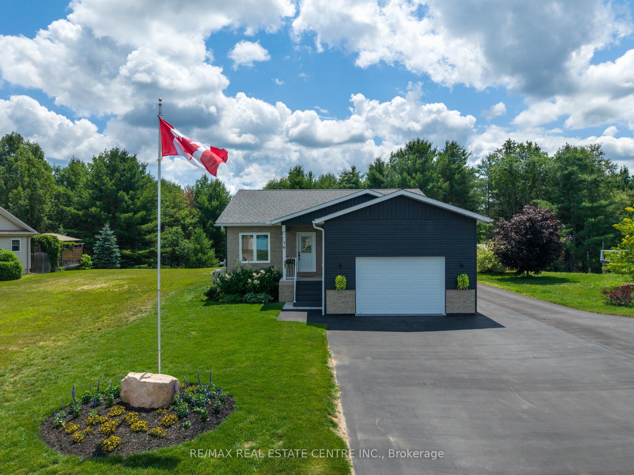 16 Williams Drive in Bancroft, Ontario