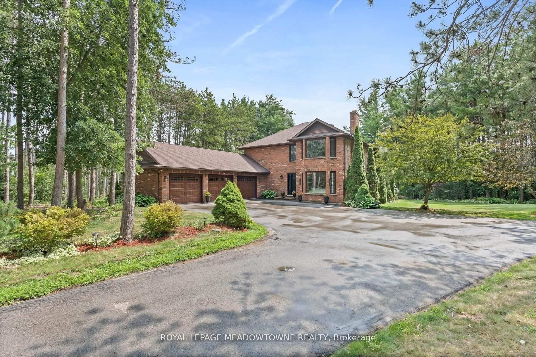 4 Pine Ridge Road in Erin, Ontario
