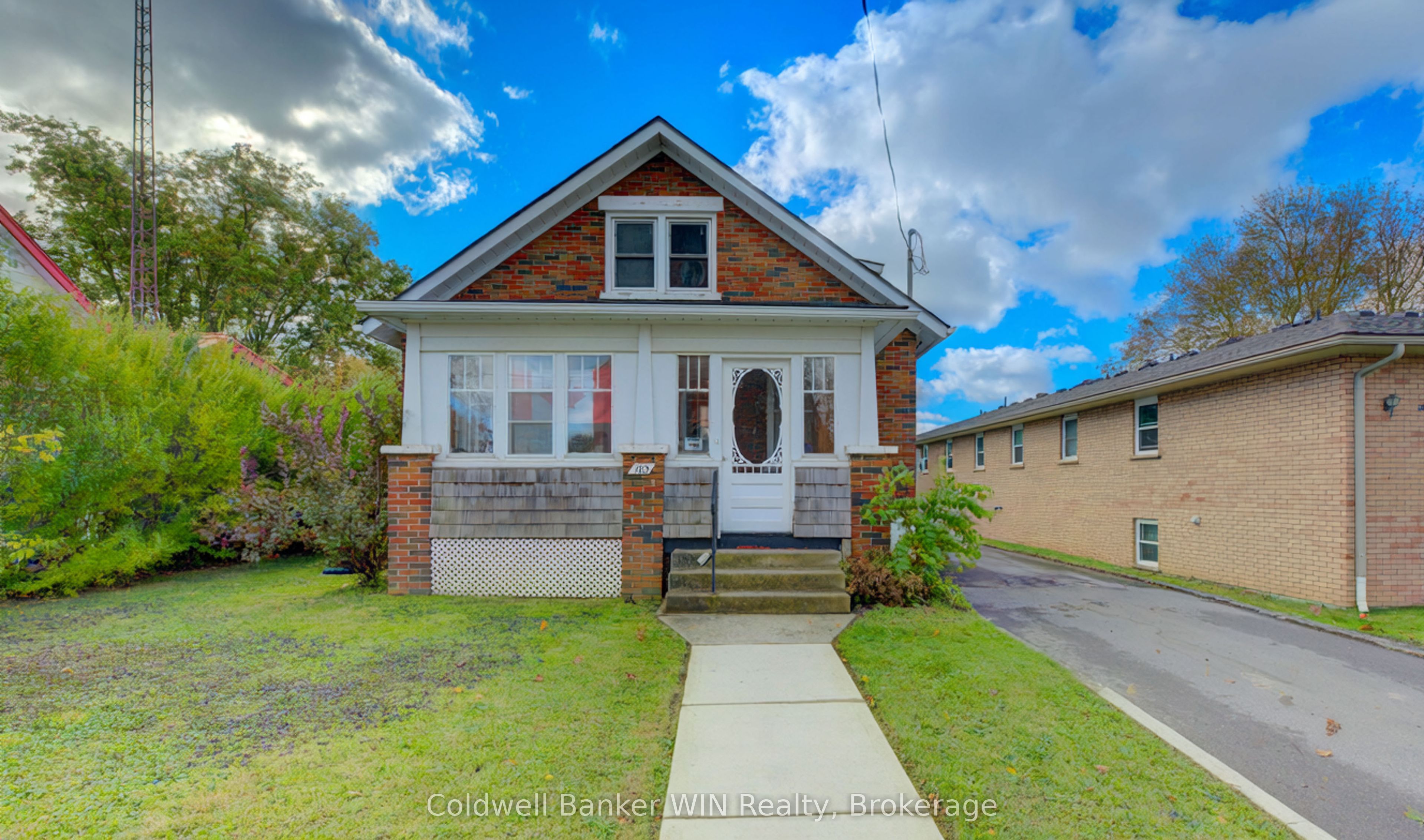 160 Queen Street in Wellington North, Ontario