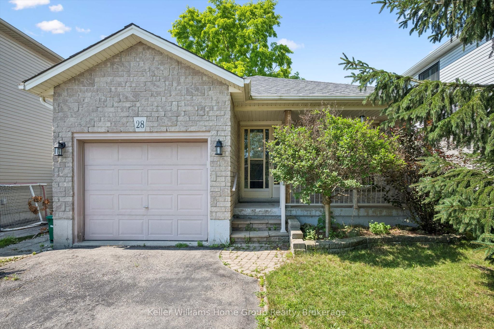 28 Peglar Crescent in Centre Wellington, Ontario
